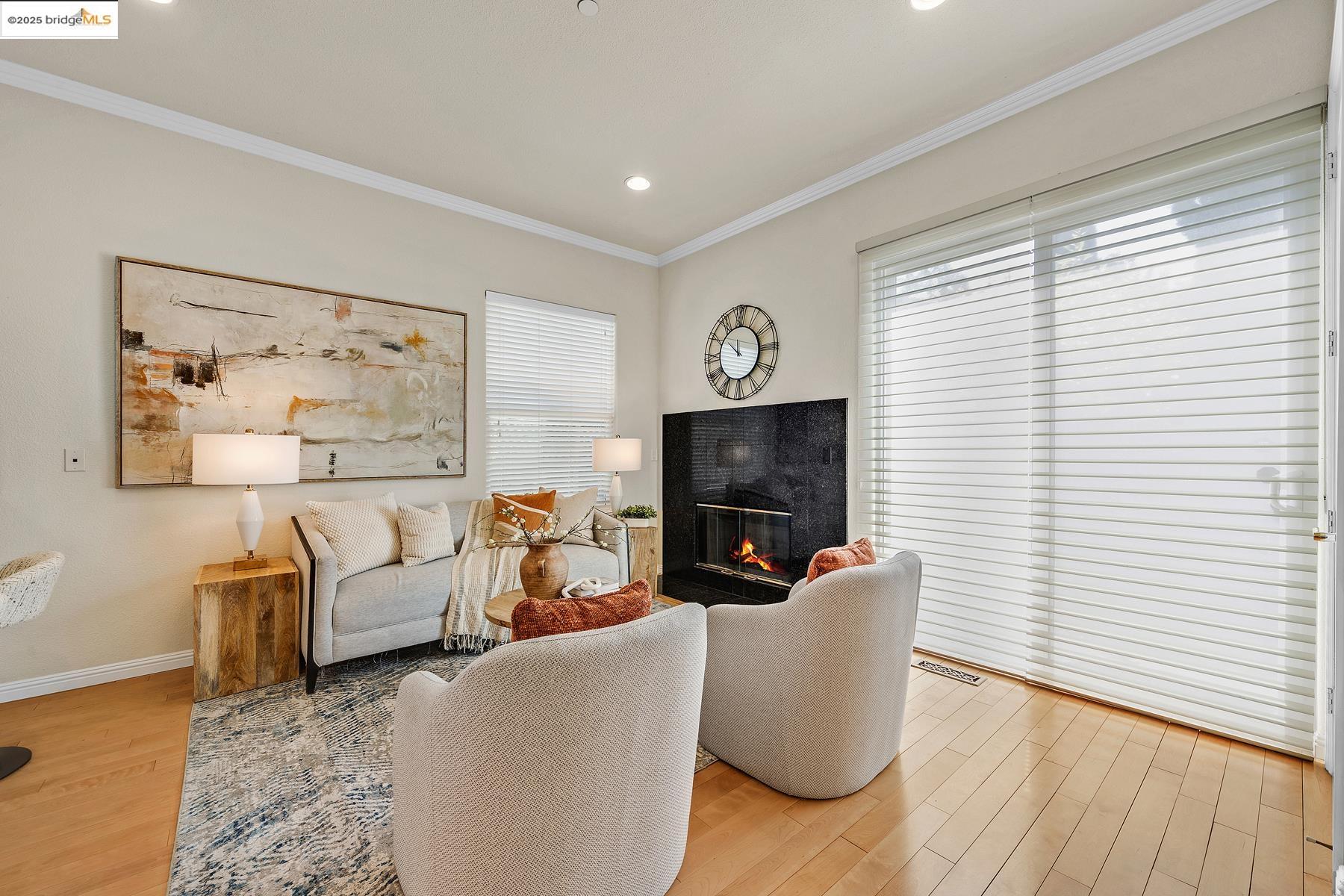 Detail Gallery Image 9 of 36 For 35 Amherst Ct, Menlo Park,  CA 94025 - 3 Beds | 3 Baths