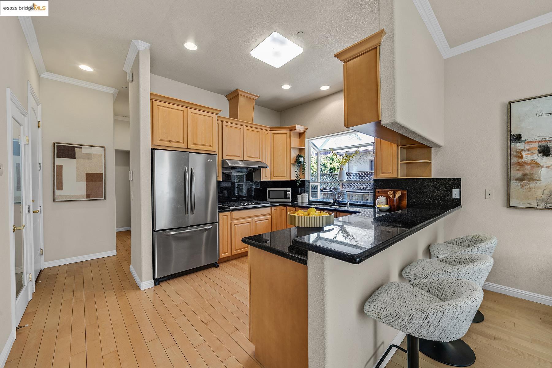 Detail Gallery Image 10 of 36 For 35 Amherst Ct, Menlo Park,  CA 94025 - 3 Beds | 3 Baths