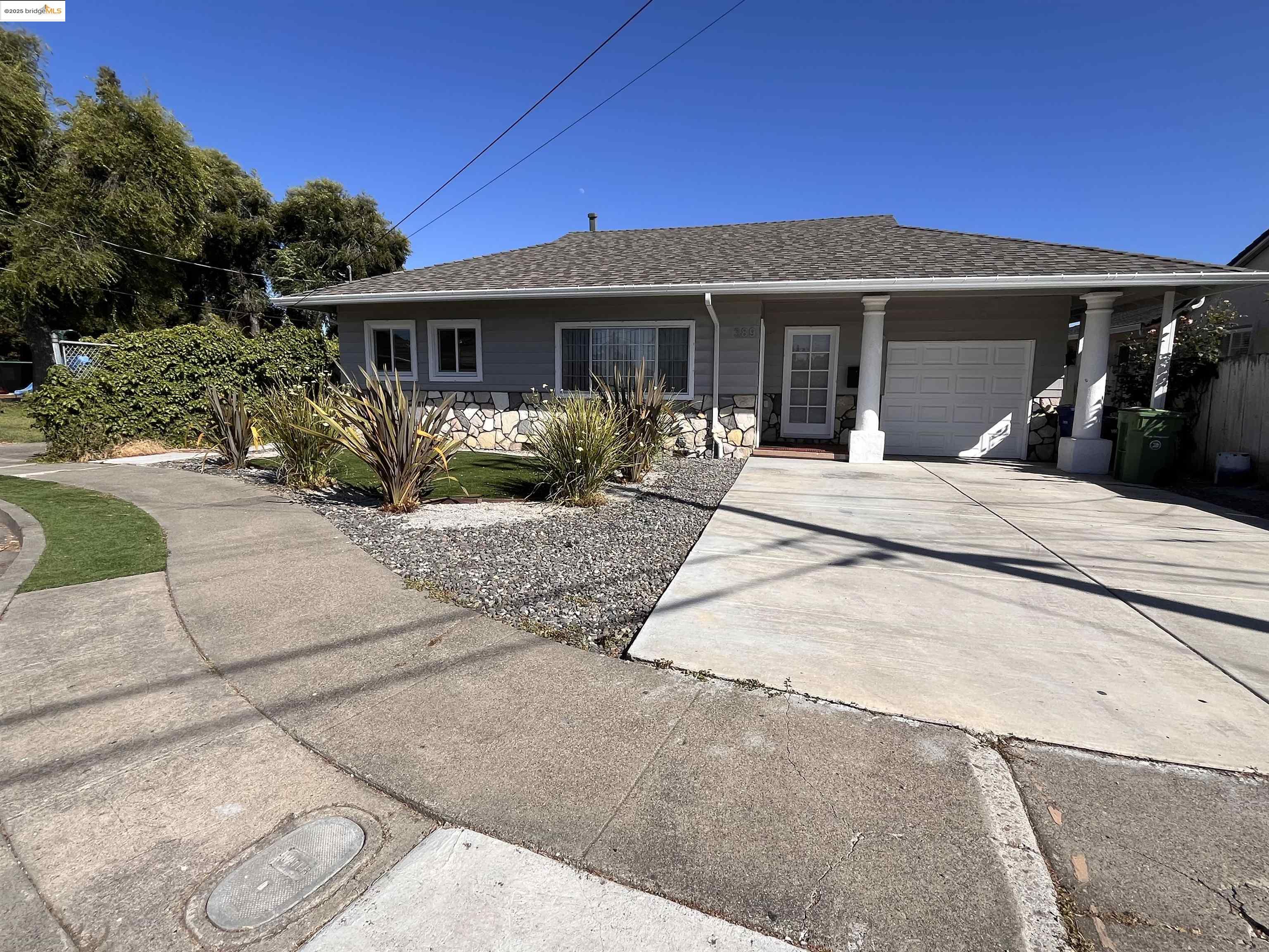 Detail Gallery Image 2 of 31 For 389 White Dr, Hayward,  CA 94544 - 3 Beds | 2 Baths