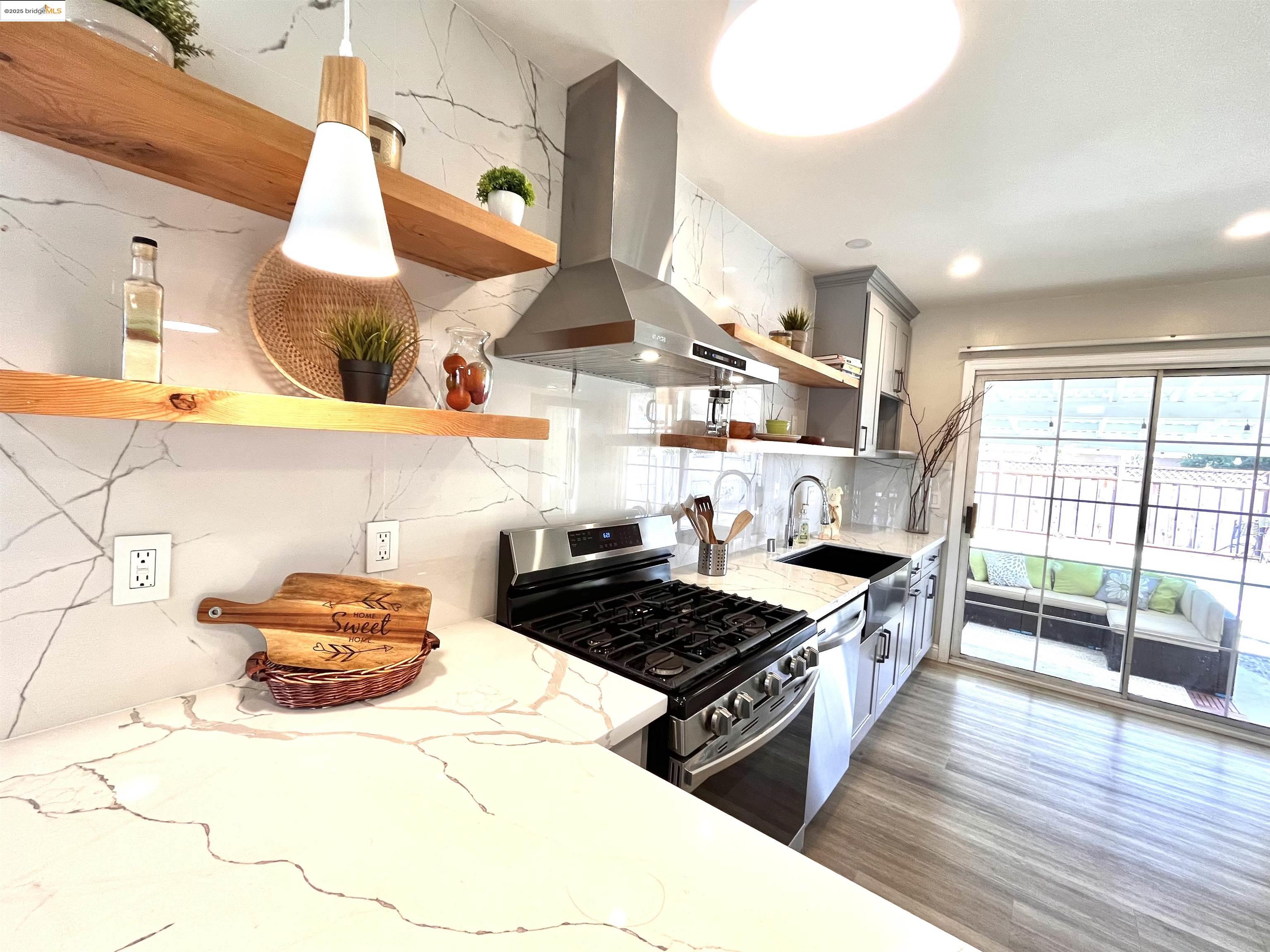 Detail Gallery Image 11 of 31 For 389 White Dr, Hayward,  CA 94544 - 3 Beds | 2 Baths