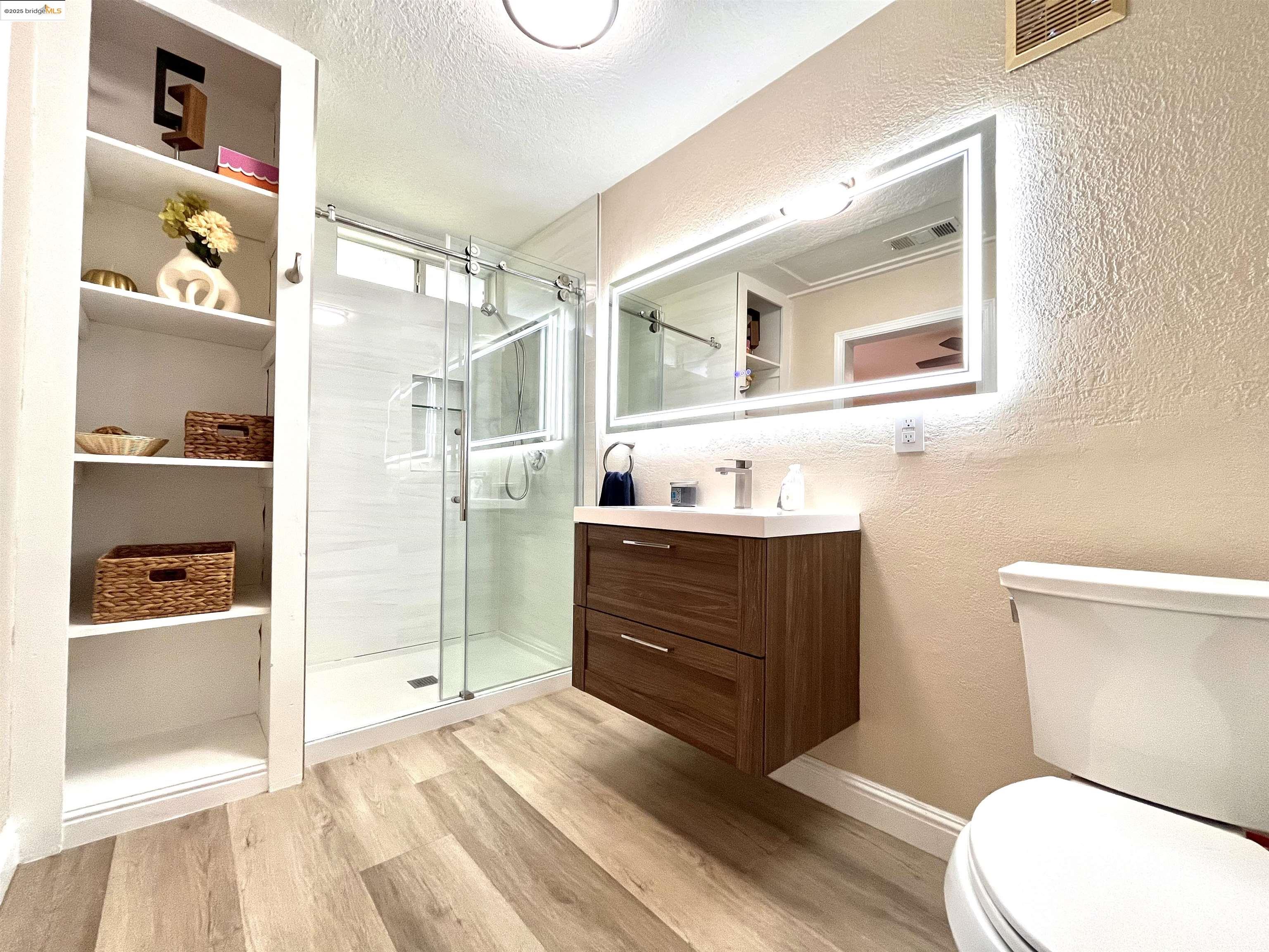 Detail Gallery Image 17 of 31 For 389 White Dr, Hayward,  CA 94544 - 3 Beds | 2 Baths