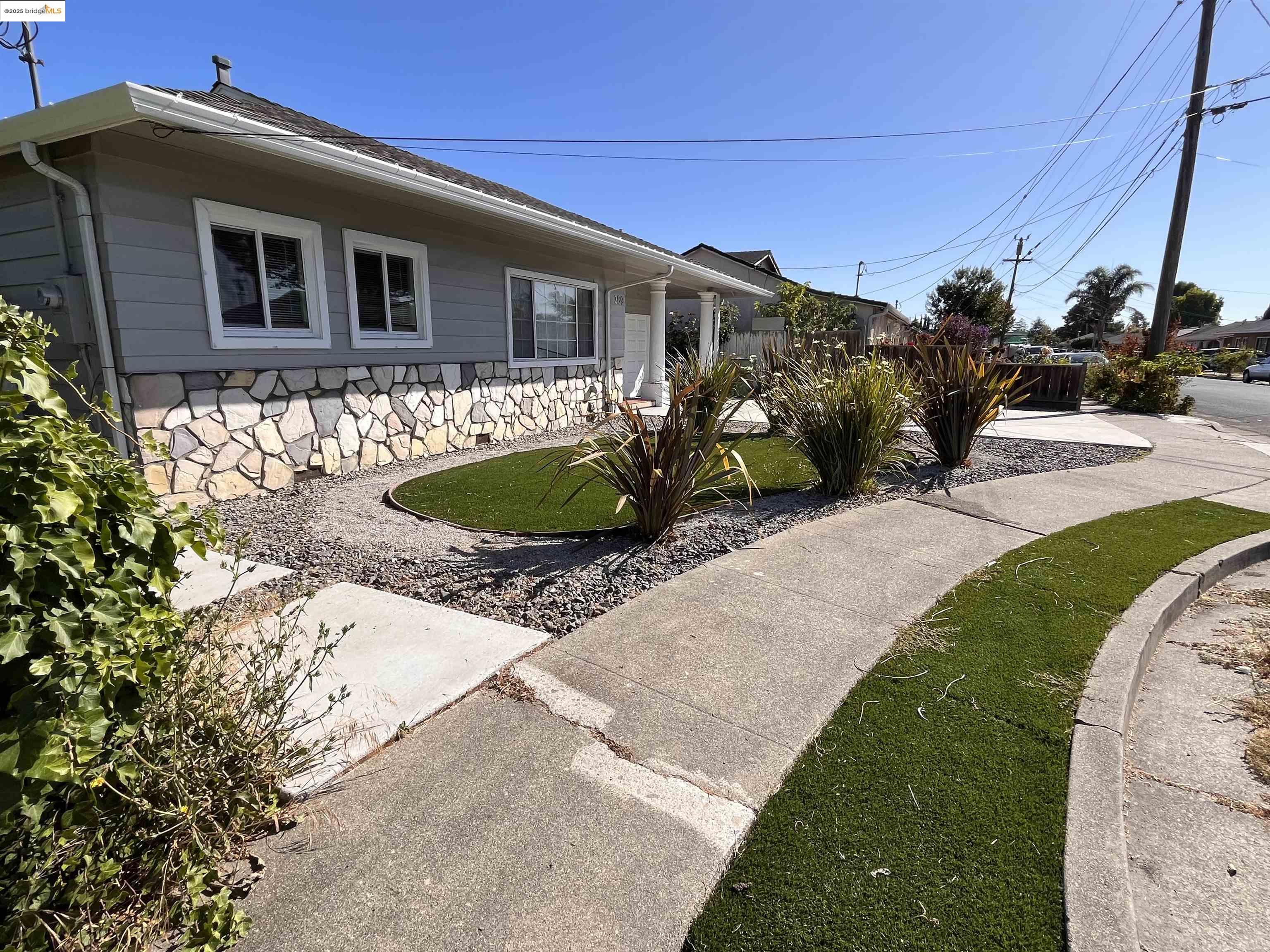 Detail Gallery Image 3 of 31 For 389 White Dr, Hayward,  CA 94544 - 3 Beds | 2 Baths