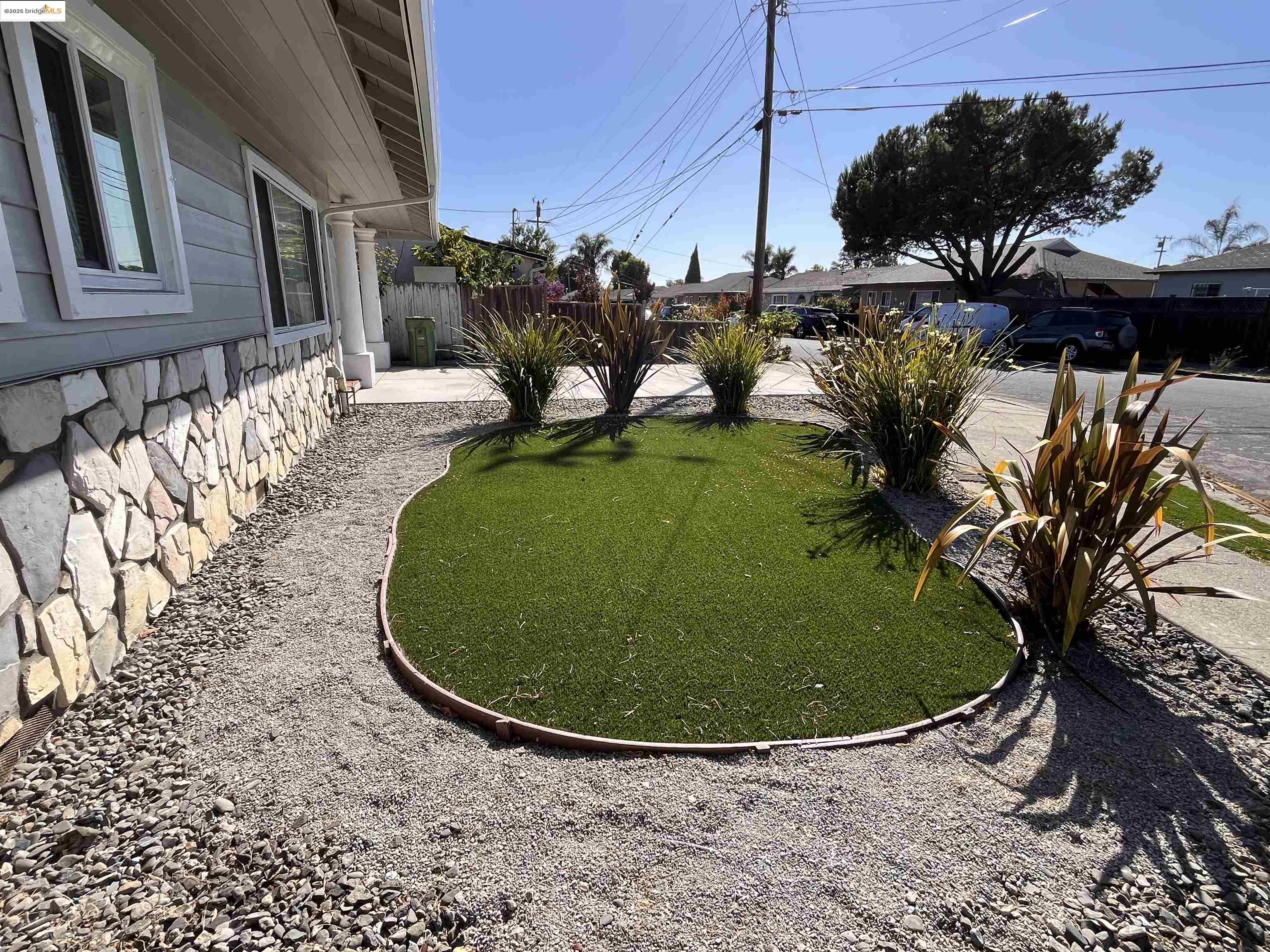 Detail Gallery Image 4 of 31 For 389 White Dr, Hayward,  CA 94544 - 3 Beds | 2 Baths