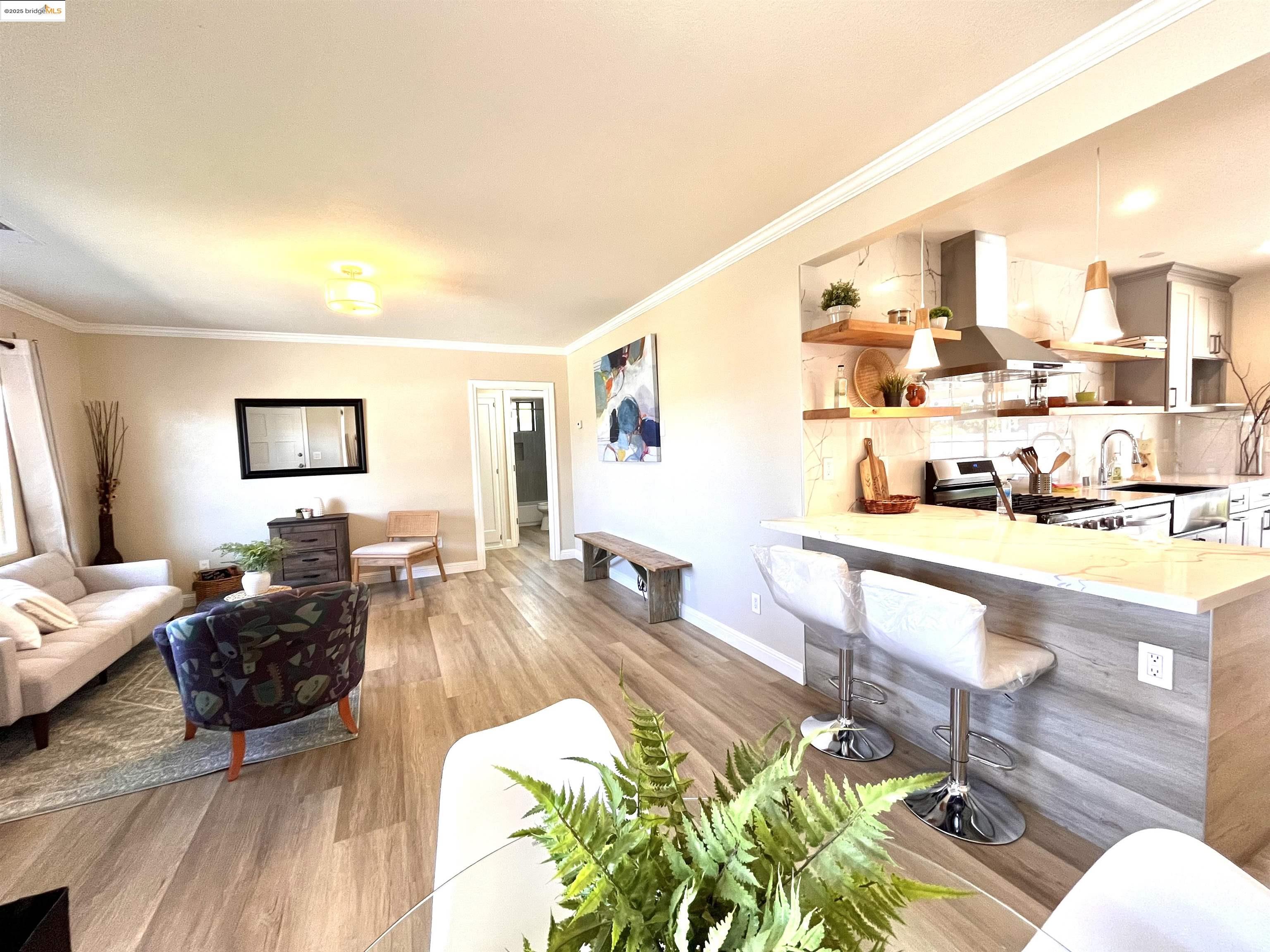 Detail Gallery Image 6 of 31 For 389 White Dr, Hayward,  CA 94544 - 3 Beds | 2 Baths
