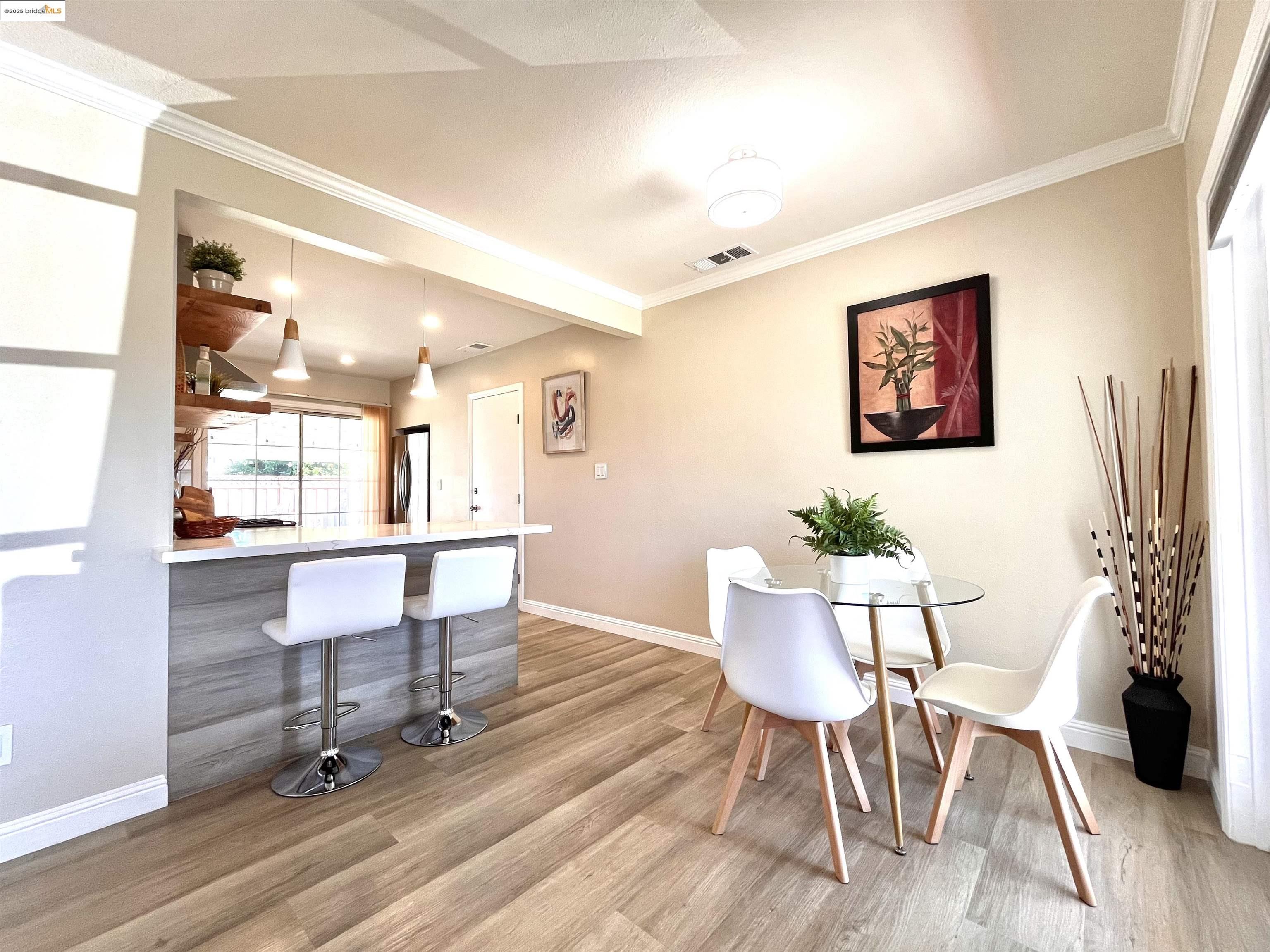 Detail Gallery Image 9 of 31 For 389 White Dr, Hayward,  CA 94544 - 3 Beds | 2 Baths