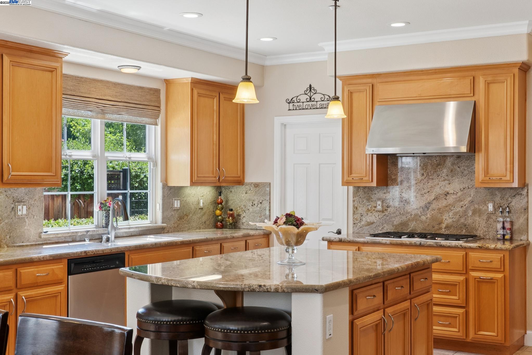 Detail Gallery Image 21 of 59 For 2457 Rees Cir, Livermore,  CA 94550 - 5 Beds | 4 Baths