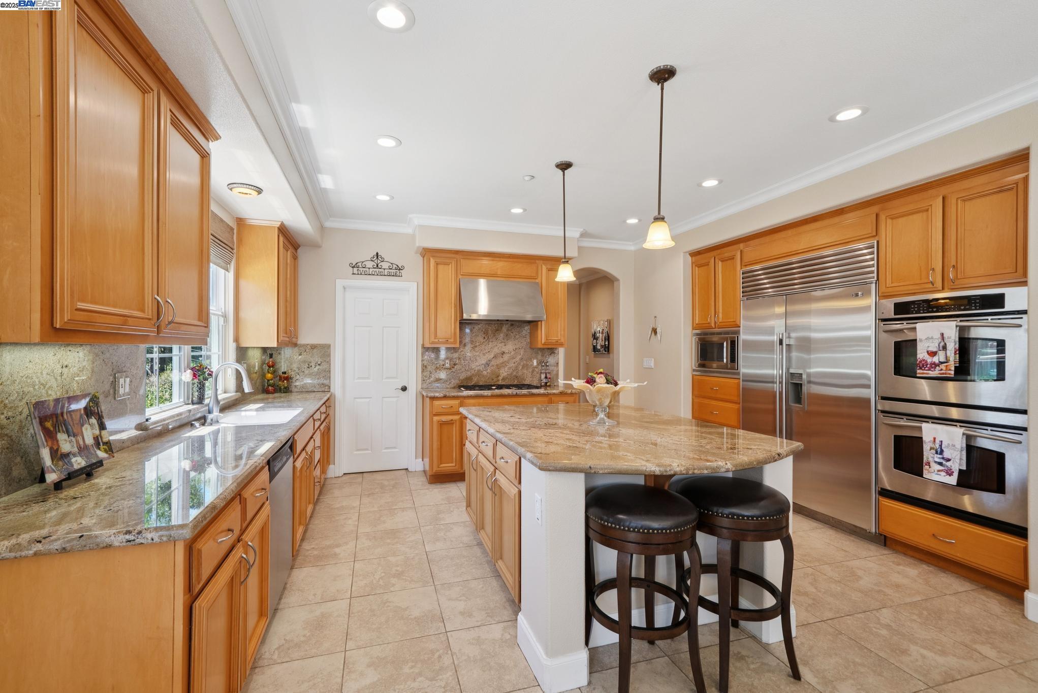 Detail Gallery Image 4 of 59 For 2457 Rees Cir, Livermore,  CA 94550 - 5 Beds | 4 Baths