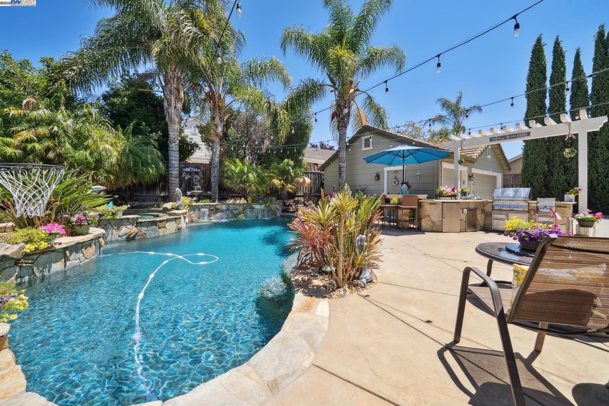 Detail Gallery Image 6 of 59 For 2457 Rees Cir, Livermore,  CA 94550 - 5 Beds | 4 Baths