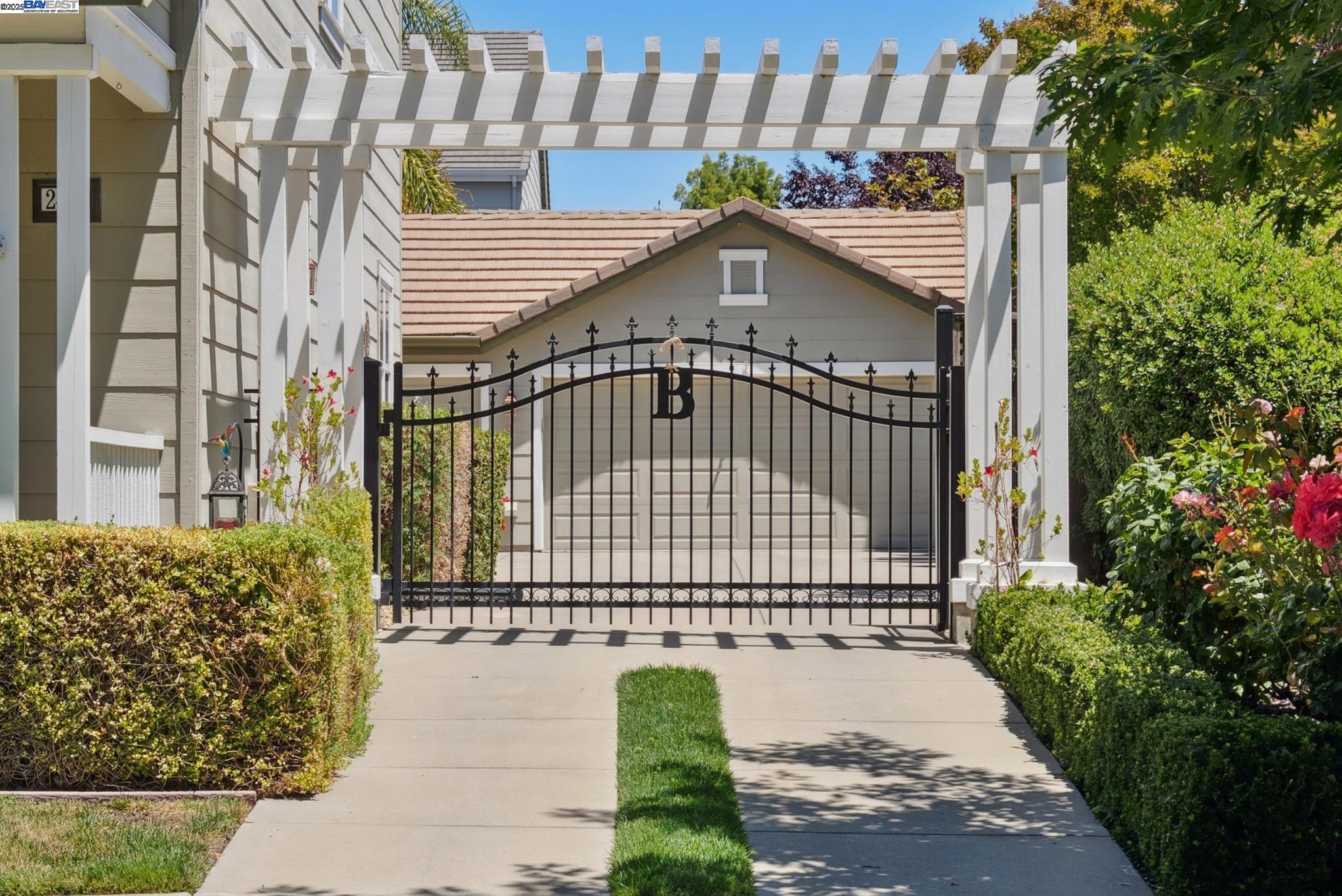Detail Gallery Image 8 of 59 For 2457 Rees Cir, Livermore,  CA 94550 - 5 Beds | 4 Baths