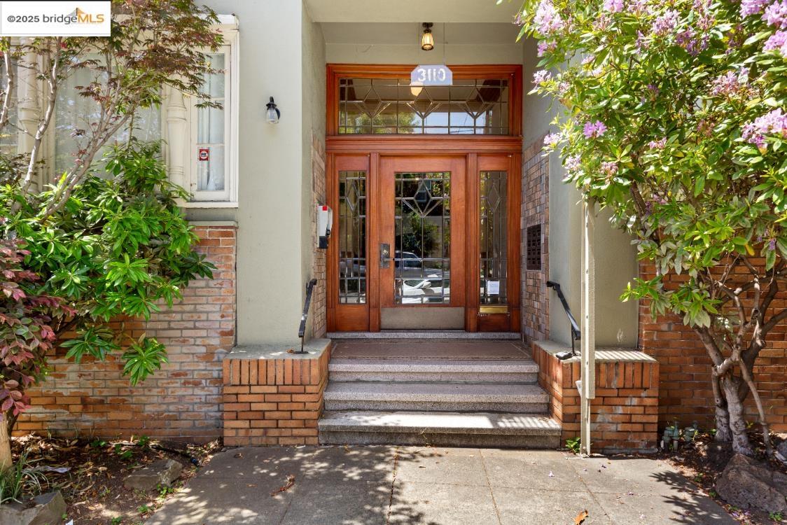 Detail Gallery Image 7 of 24 For 3110 College Ave, Berkeley,  CA 94705 - – Beds | – Baths