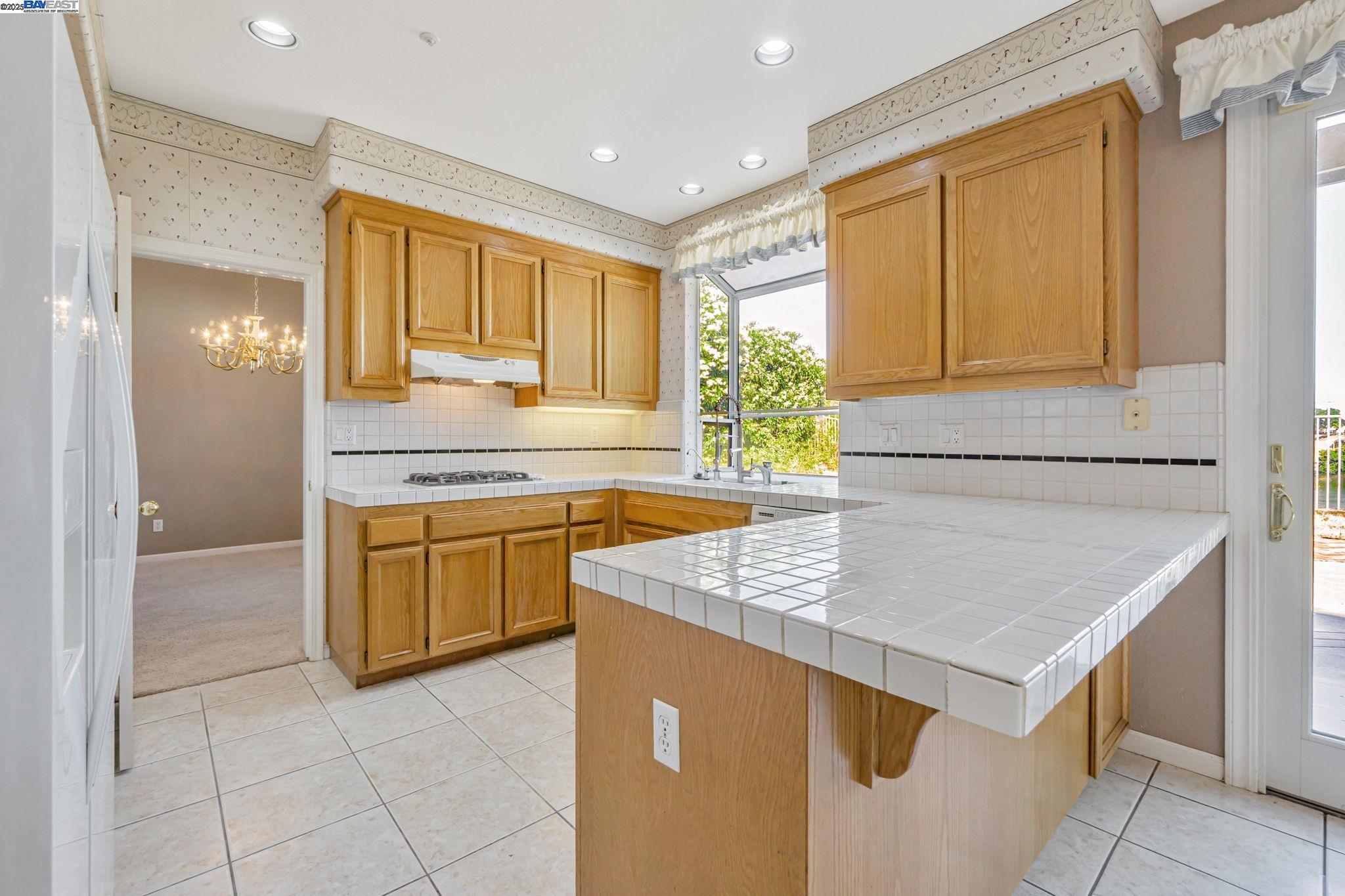 Detail Gallery Image 8 of 55 For 4688 Matterhorn Way, Antioch,  CA 94531 - 4 Beds | 3 Baths