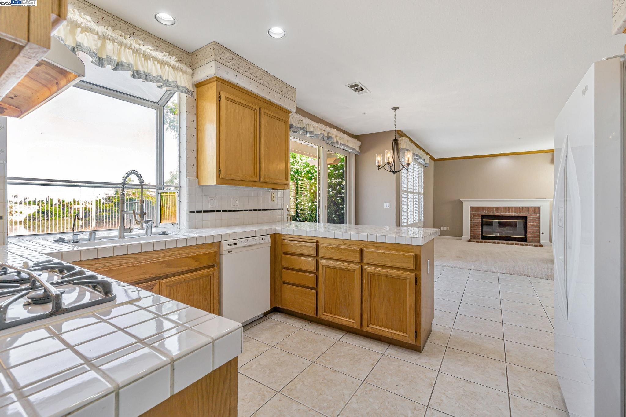 Detail Gallery Image 9 of 55 For 4688 Matterhorn Way, Antioch,  CA 94531 - 4 Beds | 3 Baths