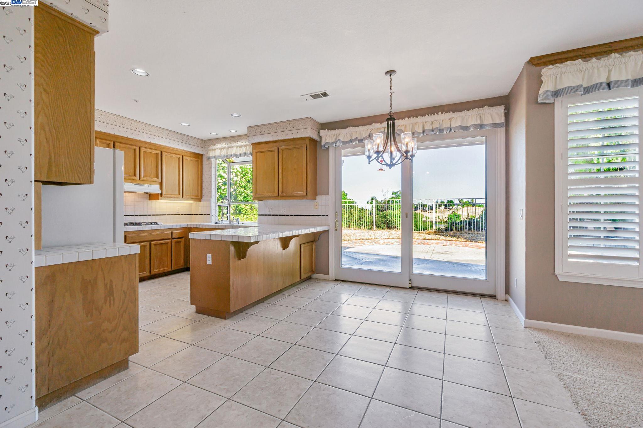 Detail Gallery Image 11 of 55 For 4688 Matterhorn Way, Antioch,  CA 94531 - 4 Beds | 3 Baths