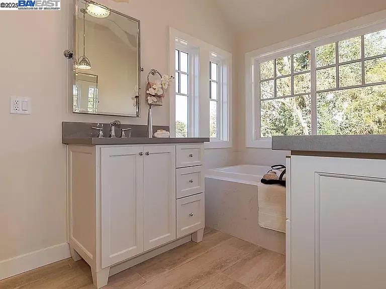 Detail Gallery Image 14 of 21 For 764 Hillcrest Drive, Redwood City,  CA 94062 - 4 Beds | 3 Baths