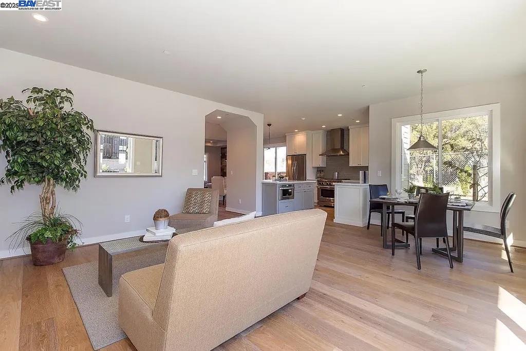 Detail Gallery Image 16 of 21 For 764 Hillcrest Drive, Redwood City,  CA 94062 - 4 Beds | 3 Baths