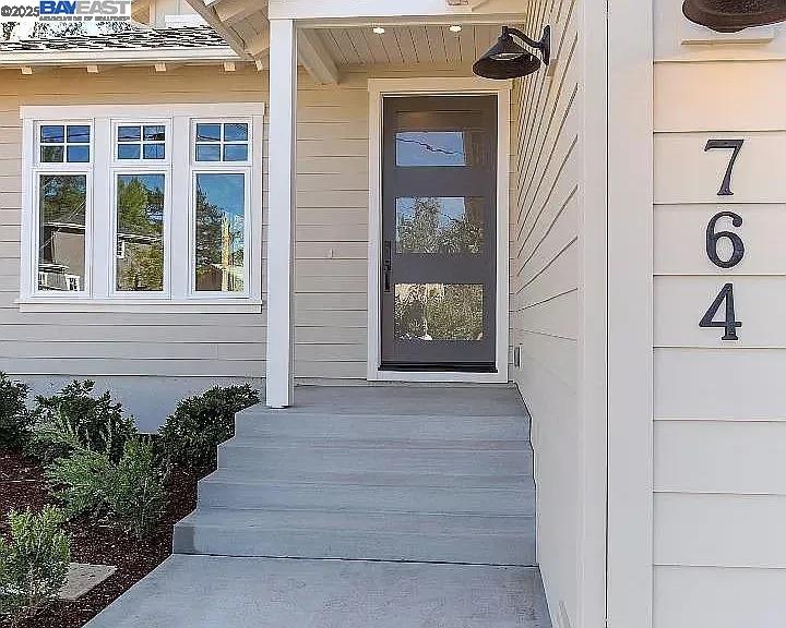 Detail Gallery Image 2 of 21 For 764 Hillcrest Drive, Redwood City,  CA 94062 - 4 Beds | 3 Baths