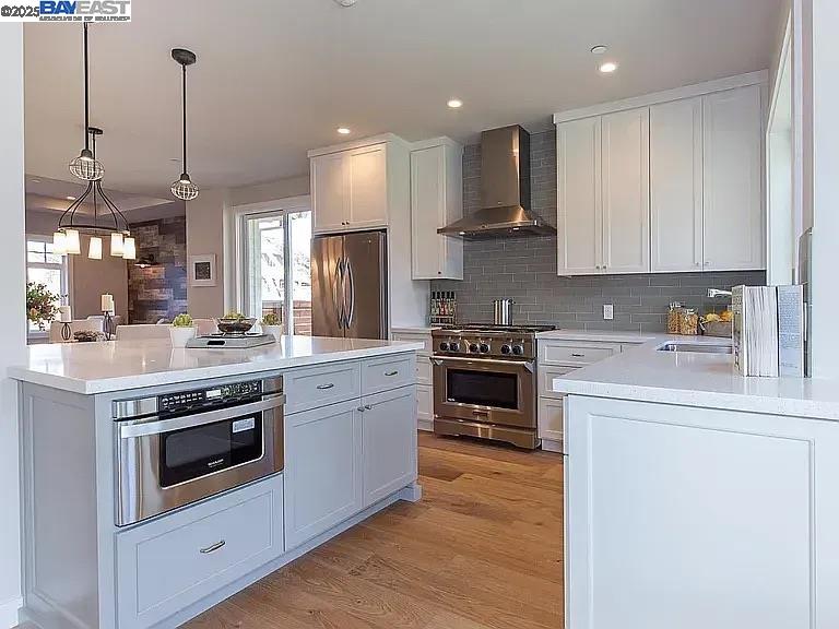 Detail Gallery Image 3 of 21 For 764 Hillcrest Drive, Redwood City,  CA 94062 - 4 Beds | 3 Baths