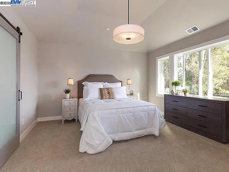 Detail Gallery Image 4 of 21 For 764 Hillcrest Drive, Redwood City,  CA 94062 - 4 Beds | 3 Baths