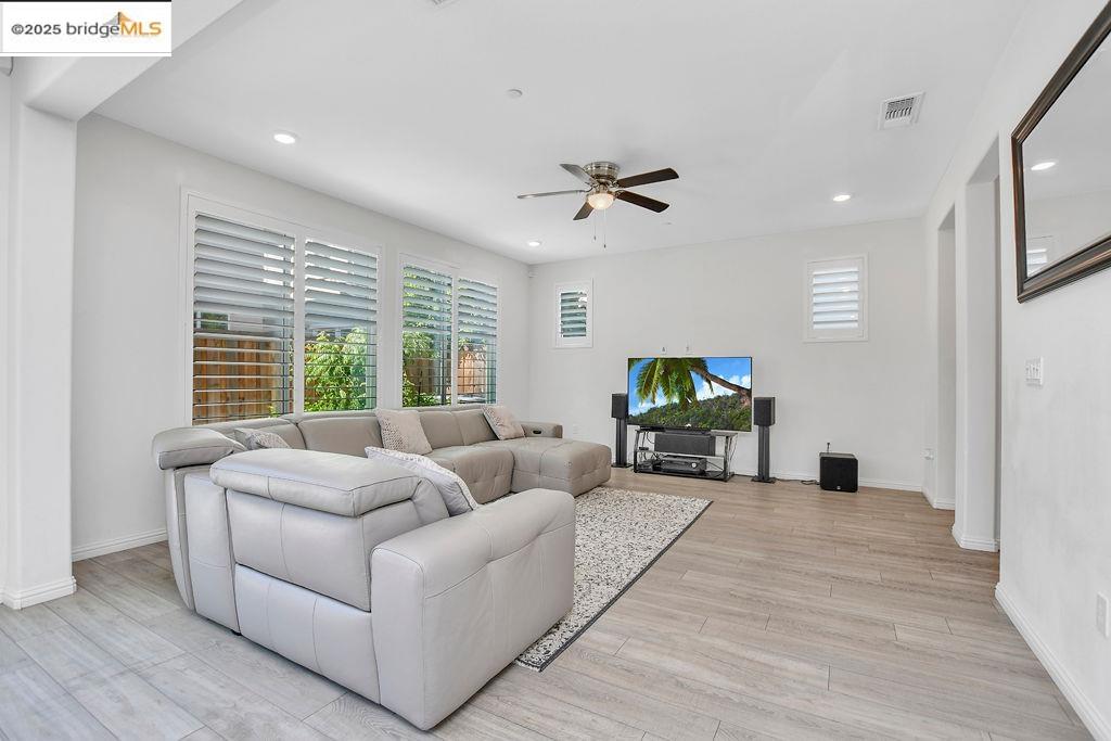 Detail Gallery Image 35 of 36 For 278 Sespe Creek Way, Brentwood,  CA 94513 - 5 Beds | 4/1 Baths