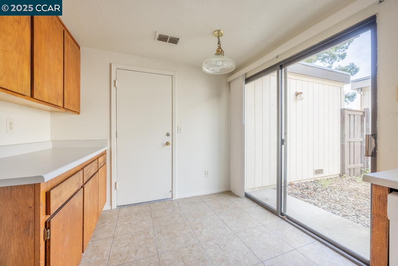 Detail Gallery Image 12 of 18 For 6746 Calvine Rd, Sacramento,  CA 95823 - 3 Beds | 2/1 Baths