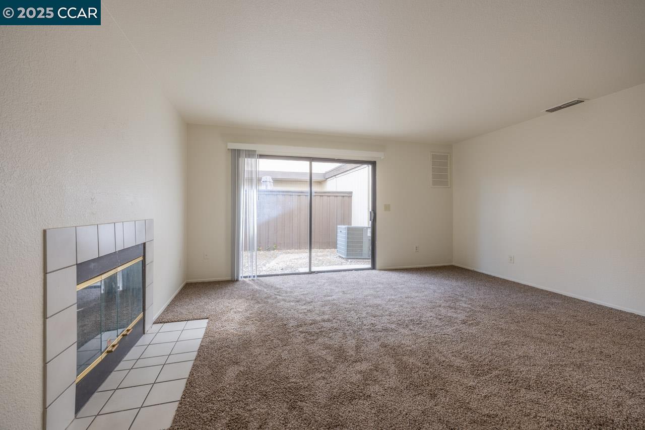Detail Gallery Image 4 of 18 For 6746 Calvine Rd, Sacramento,  CA 95823 - 3 Beds | 2/1 Baths