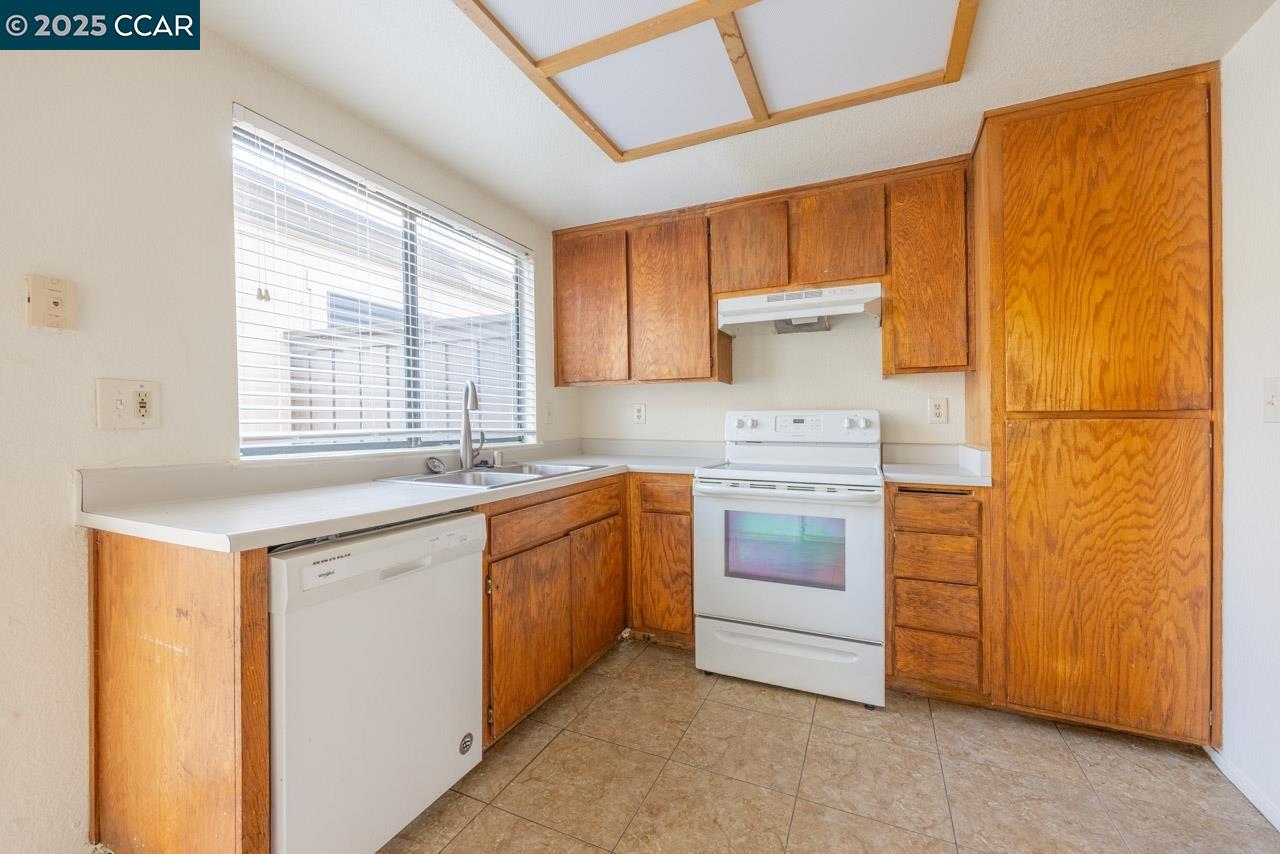Detail Gallery Image 6 of 18 For 6746 Calvine Rd, Sacramento,  CA 95823 - 3 Beds | 2/1 Baths