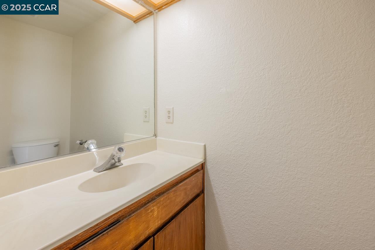 Detail Gallery Image 9 of 18 For 6746 Calvine Rd, Sacramento,  CA 95823 - 3 Beds | 2/1 Baths
