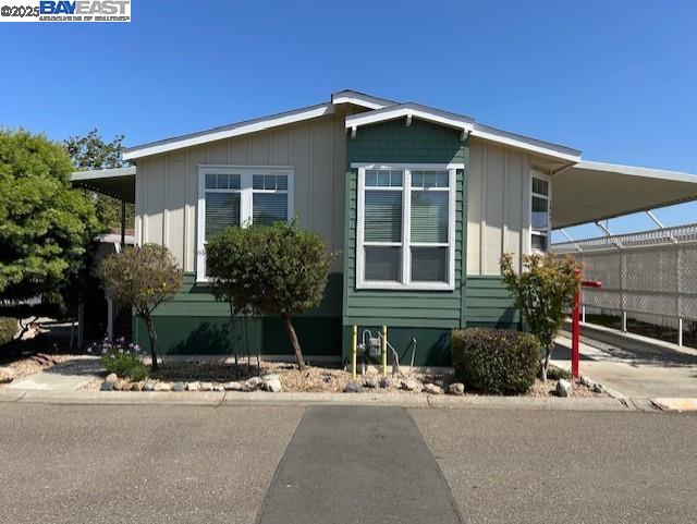 Detail Gallery Image 1 of 1 For 1447 Buckingham Way, Hayward,  CA 94544 - 3 Beds | 2 Baths