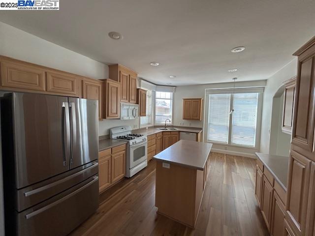 Detail Gallery Image 3 of 54 For 1447 Buckingham Way, Hayward,  CA 94544 - 3 Beds | 2 Baths