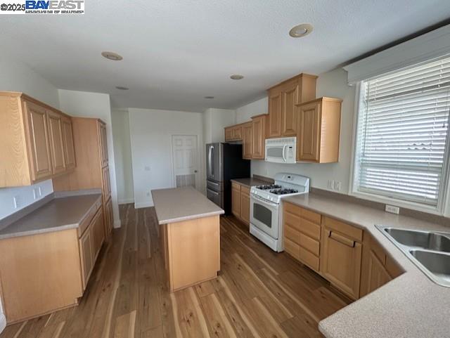 Detail Gallery Image 10 of 54 For 1447 Buckingham Way, Hayward,  CA 94544 - 3 Beds | 2 Baths