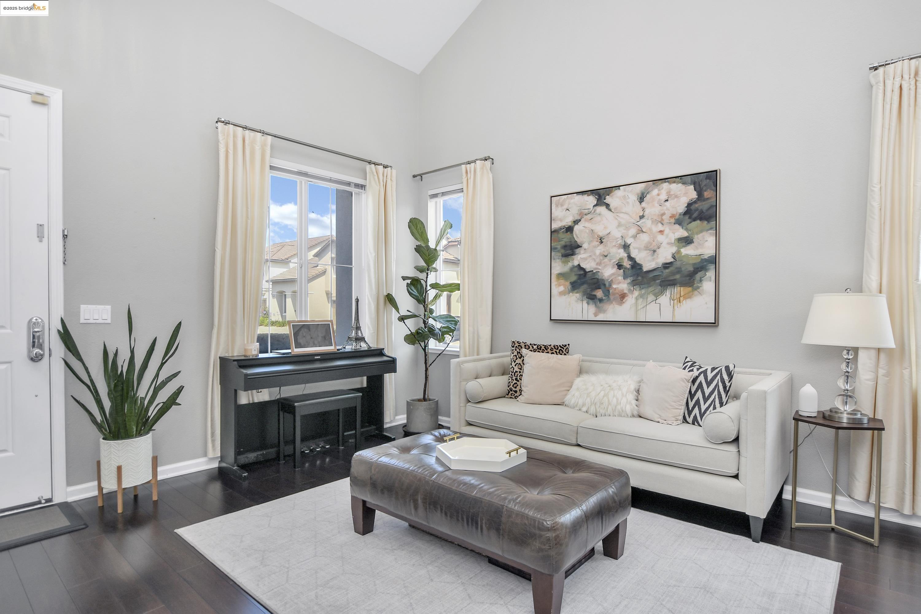Detail Gallery Image 2 of 17 For 1290 Rachel Way, Vallejo,  CA 94591 - 4 Beds | 2/1 Baths