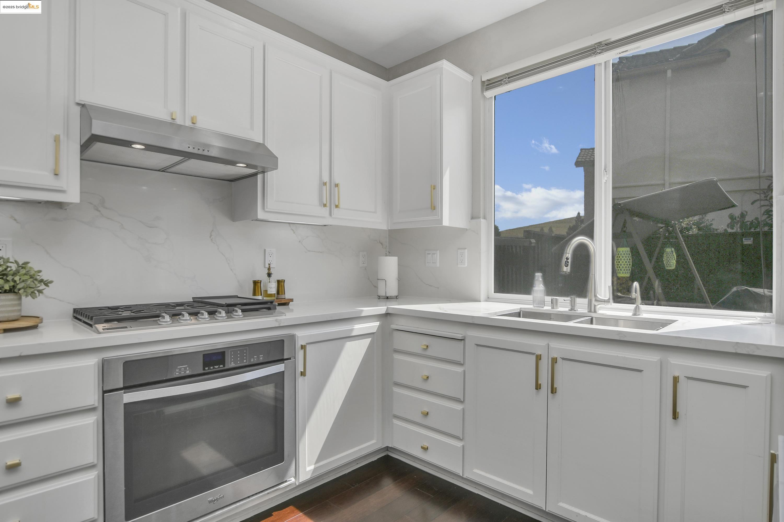 Detail Gallery Image 4 of 17 For 1290 Rachel Way, Vallejo,  CA 94591 - 4 Beds | 2/1 Baths