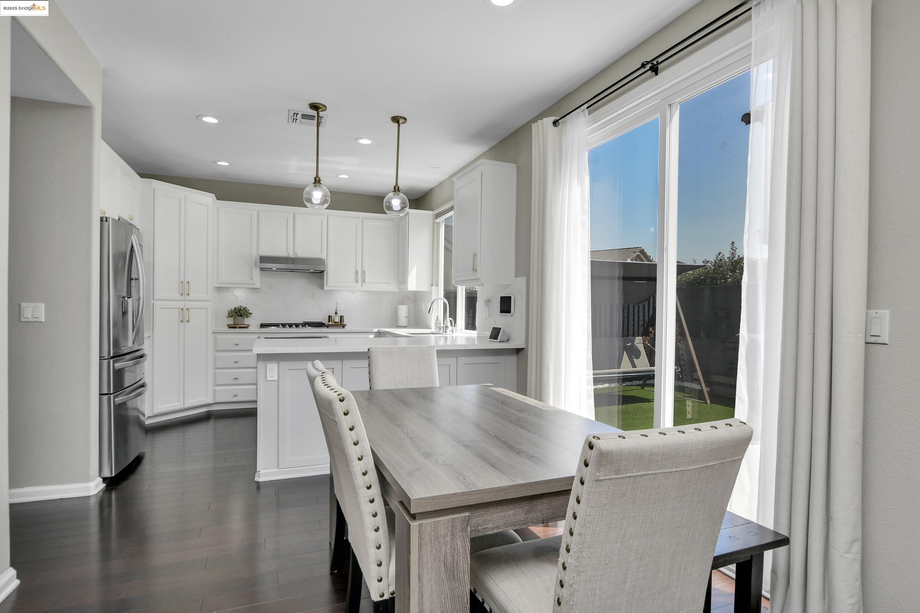 Detail Gallery Image 5 of 17 For 1290 Rachel Way, Vallejo,  CA 94591 - 4 Beds | 2/1 Baths