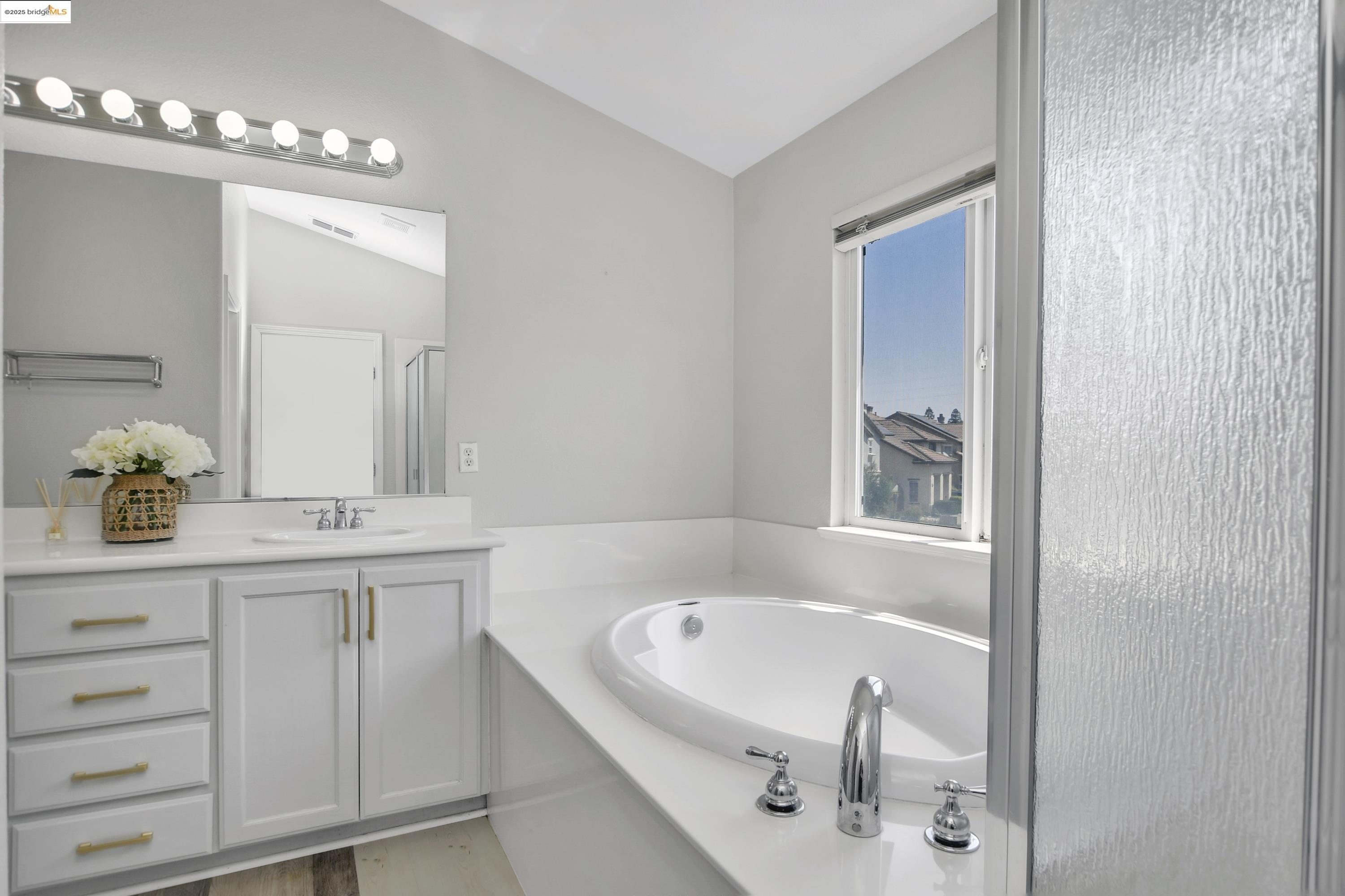 Detail Gallery Image 10 of 17 For 1290 Rachel Way, Vallejo,  CA 94591 - 4 Beds | 2/1 Baths