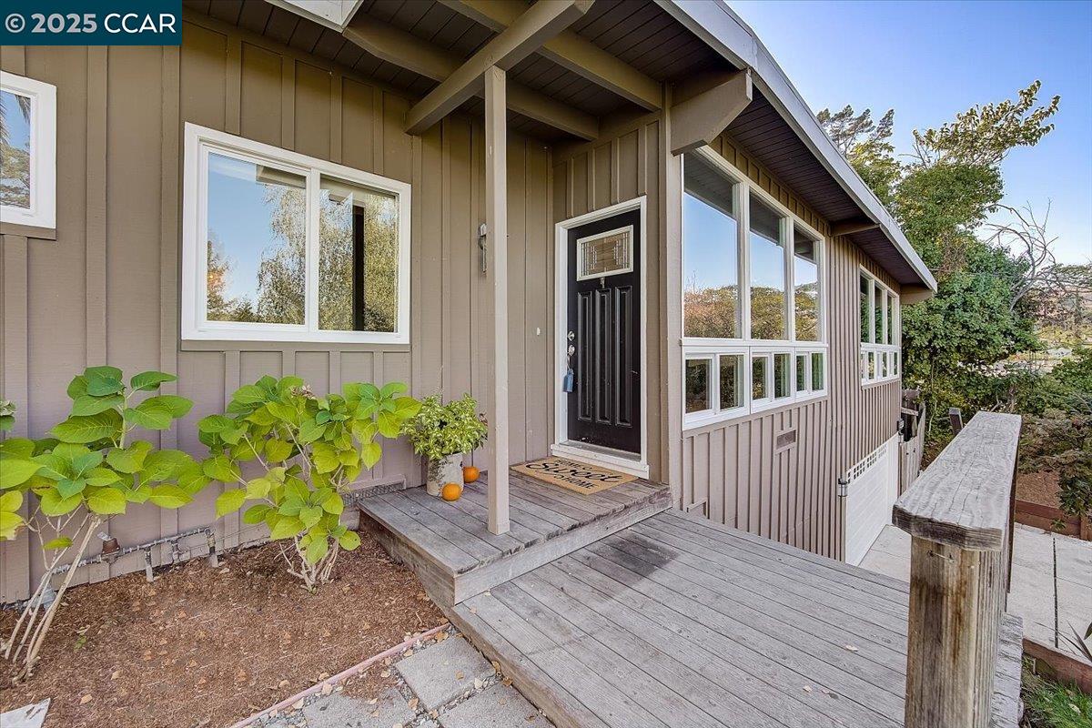 Detail Gallery Image 1 of 31 For 3357 S Lucille Ln, Lafayette,  CA 94549 - 4 Beds | 2 Baths