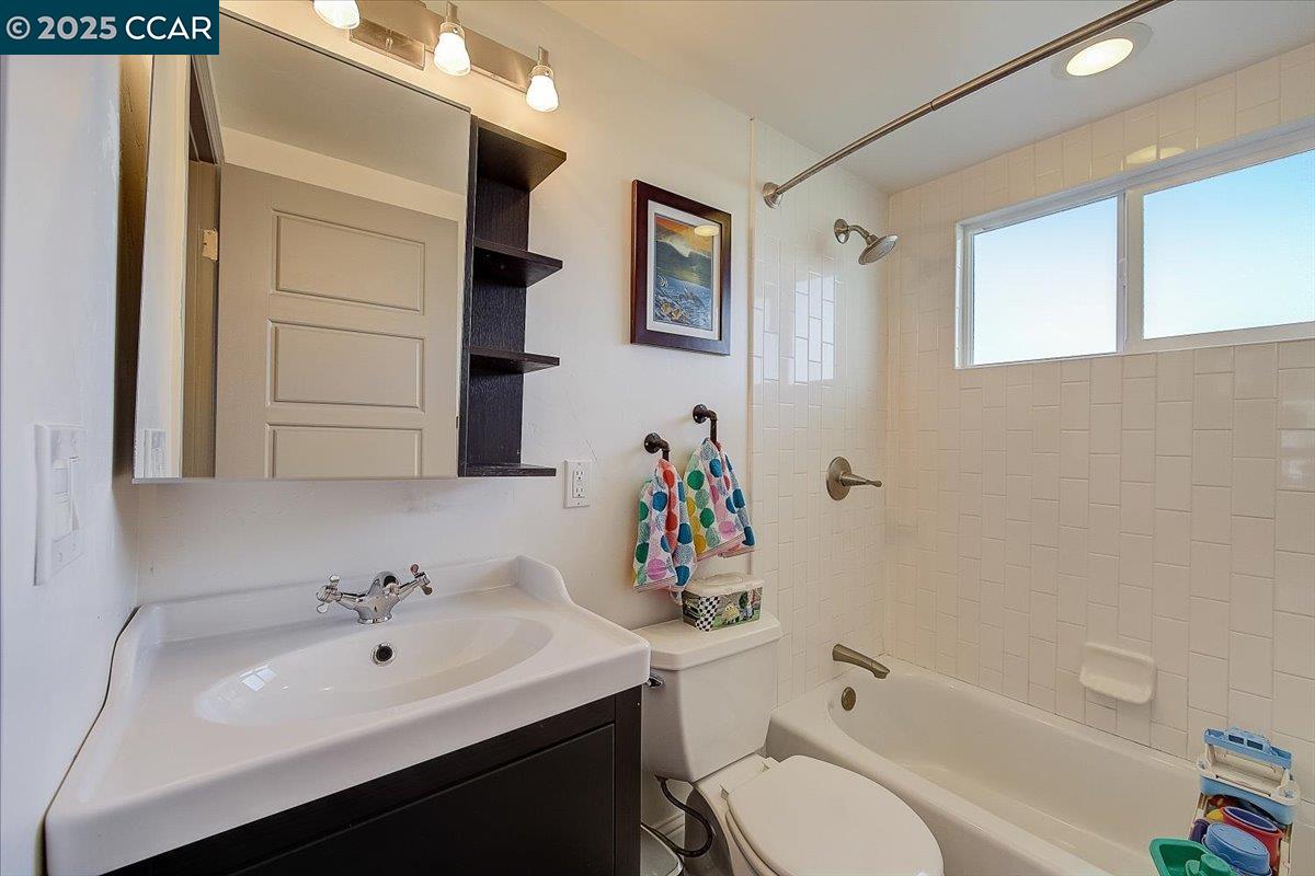 Detail Gallery Image 16 of 31 For 3357 S Lucille Ln, Lafayette,  CA 94549 - 4 Beds | 2 Baths