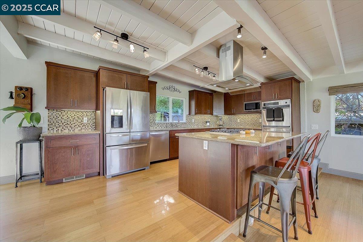 Detail Gallery Image 4 of 31 For 3357 S Lucille Ln, Lafayette,  CA 94549 - 4 Beds | 2 Baths