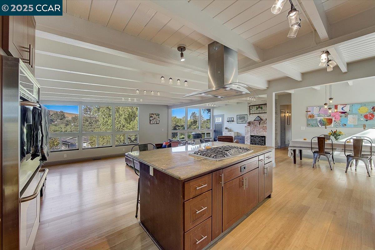 Detail Gallery Image 6 of 31 For 3357 S Lucille Ln, Lafayette,  CA 94549 - 4 Beds | 2 Baths