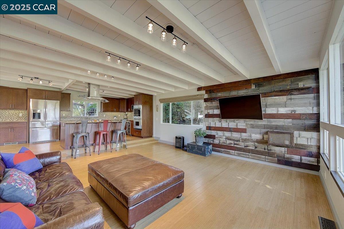Detail Gallery Image 8 of 31 For 3357 S Lucille Ln, Lafayette,  CA 94549 - 4 Beds | 2 Baths