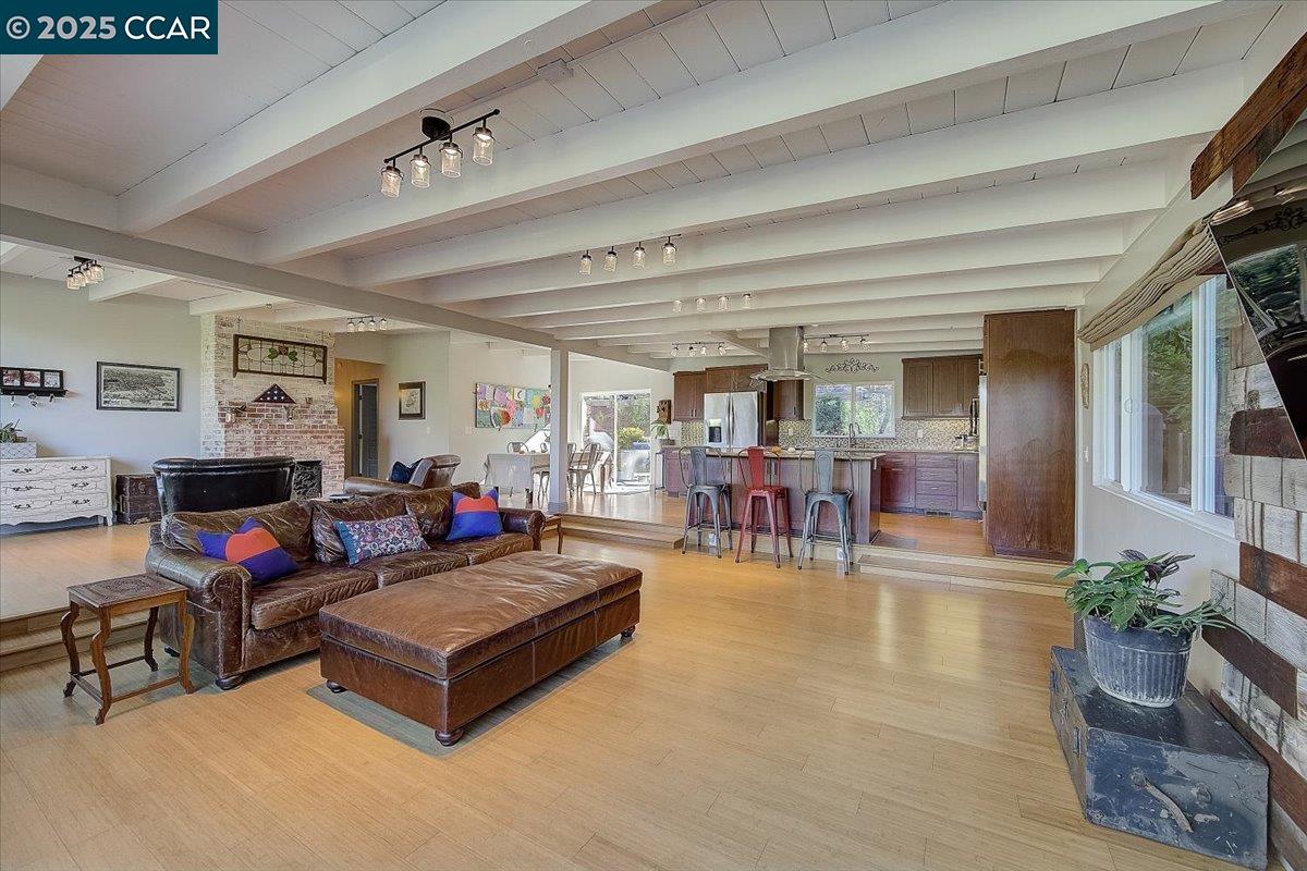 Detail Gallery Image 9 of 31 For 3357 S Lucille Ln, Lafayette,  CA 94549 - 4 Beds | 2 Baths
