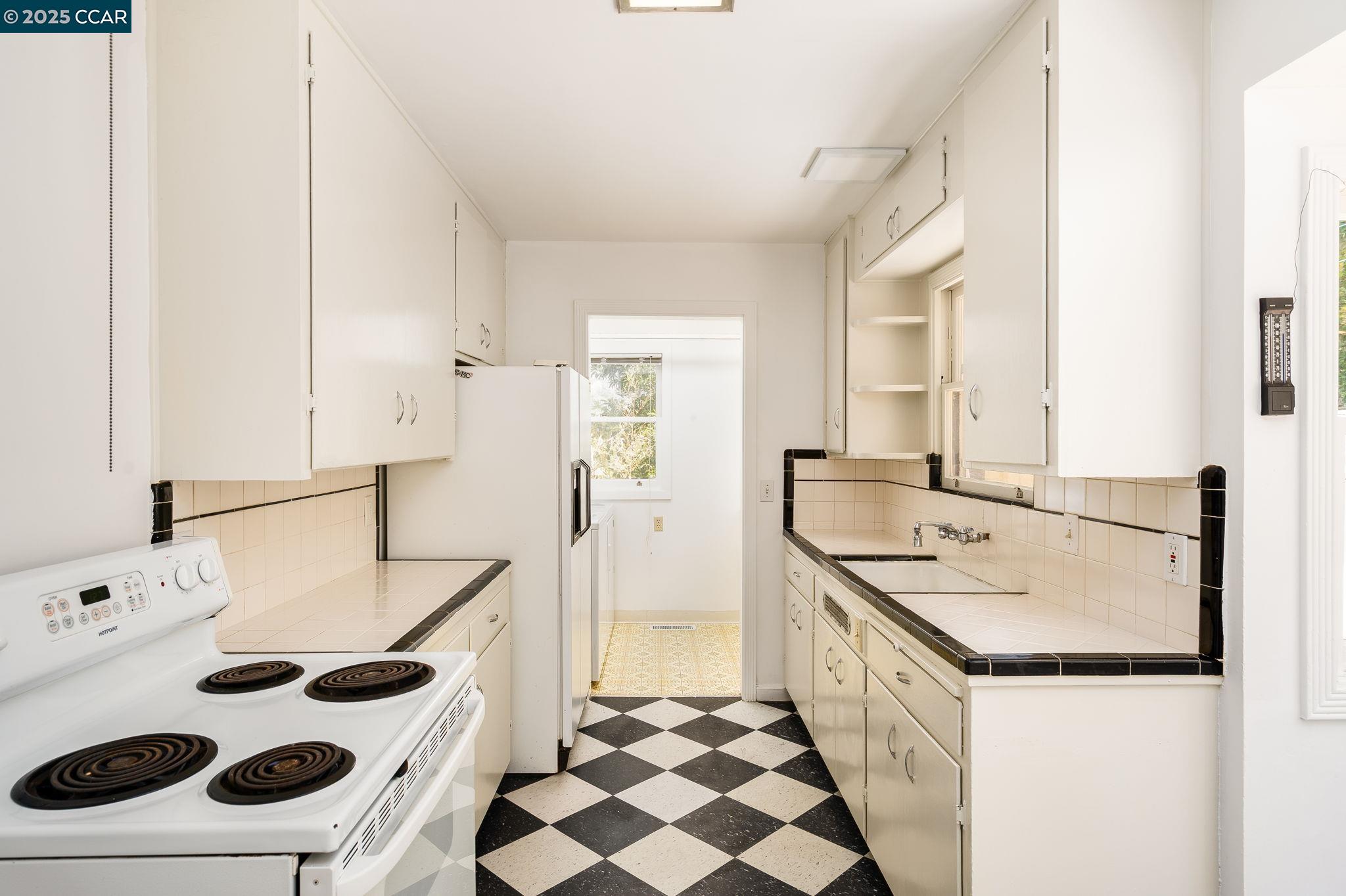 Detail Gallery Image 10 of 26 For 222 Marin St, San Rafael,  CA 94901 - – Beds | – Baths