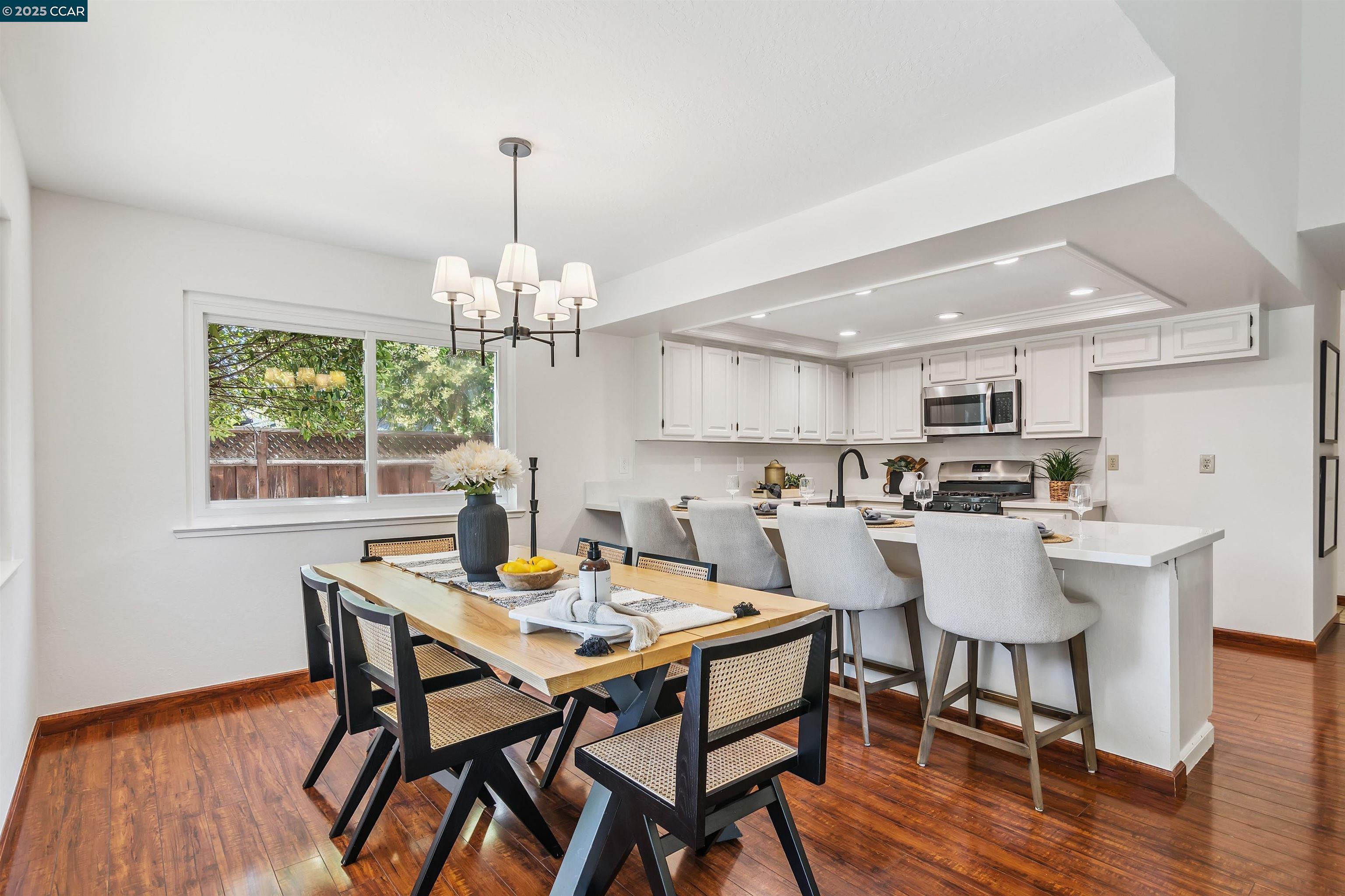Detail Gallery Image 11 of 47 For 2094 Trestle Glen Rd, Walnut Creek,  CA 94598 - 4 Beds | 2/1 Baths