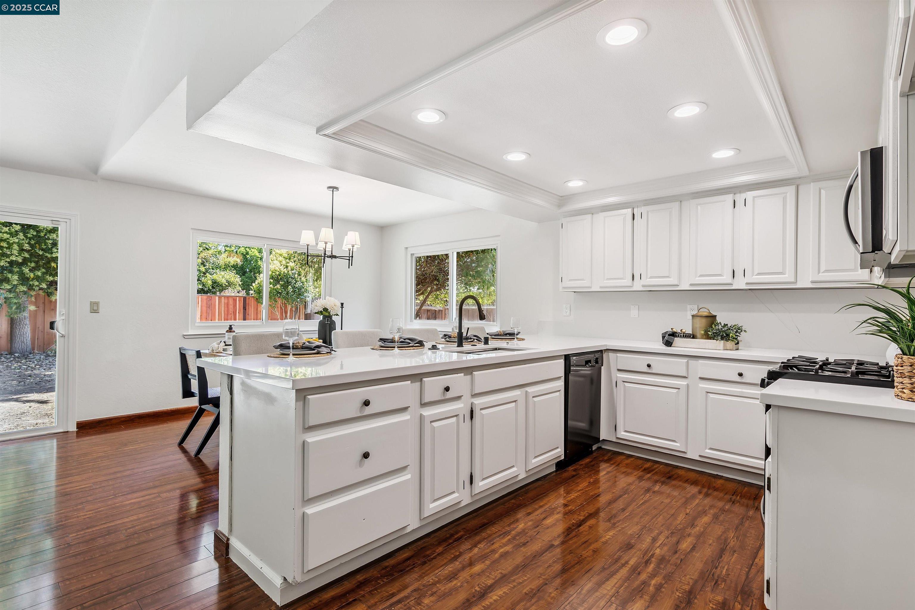 Detail Gallery Image 12 of 47 For 2094 Trestle Glen Rd, Walnut Creek,  CA 94598 - 4 Beds | 2/1 Baths