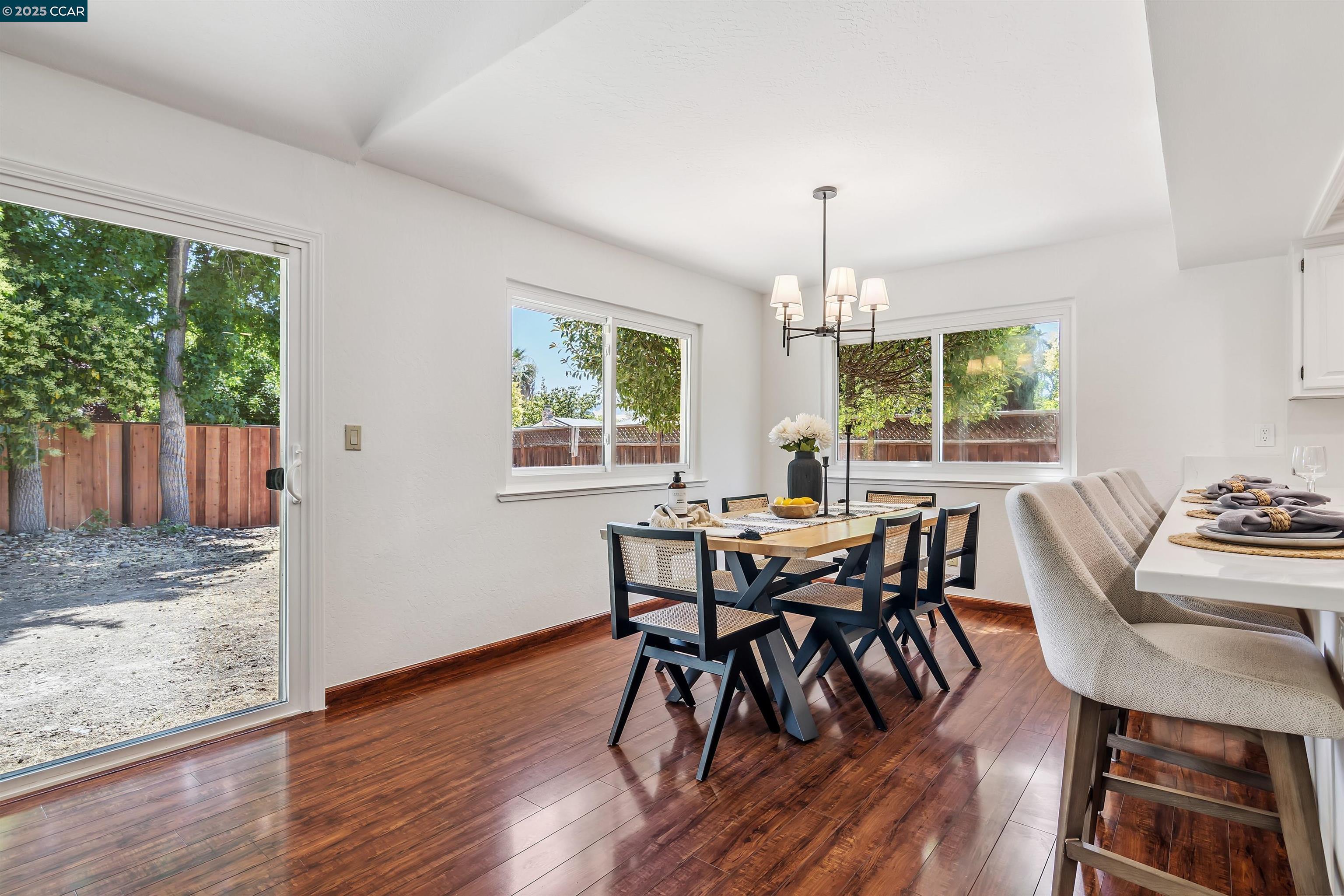 Detail Gallery Image 14 of 47 For 2094 Trestle Glen Rd, Walnut Creek,  CA 94598 - 4 Beds | 2/1 Baths