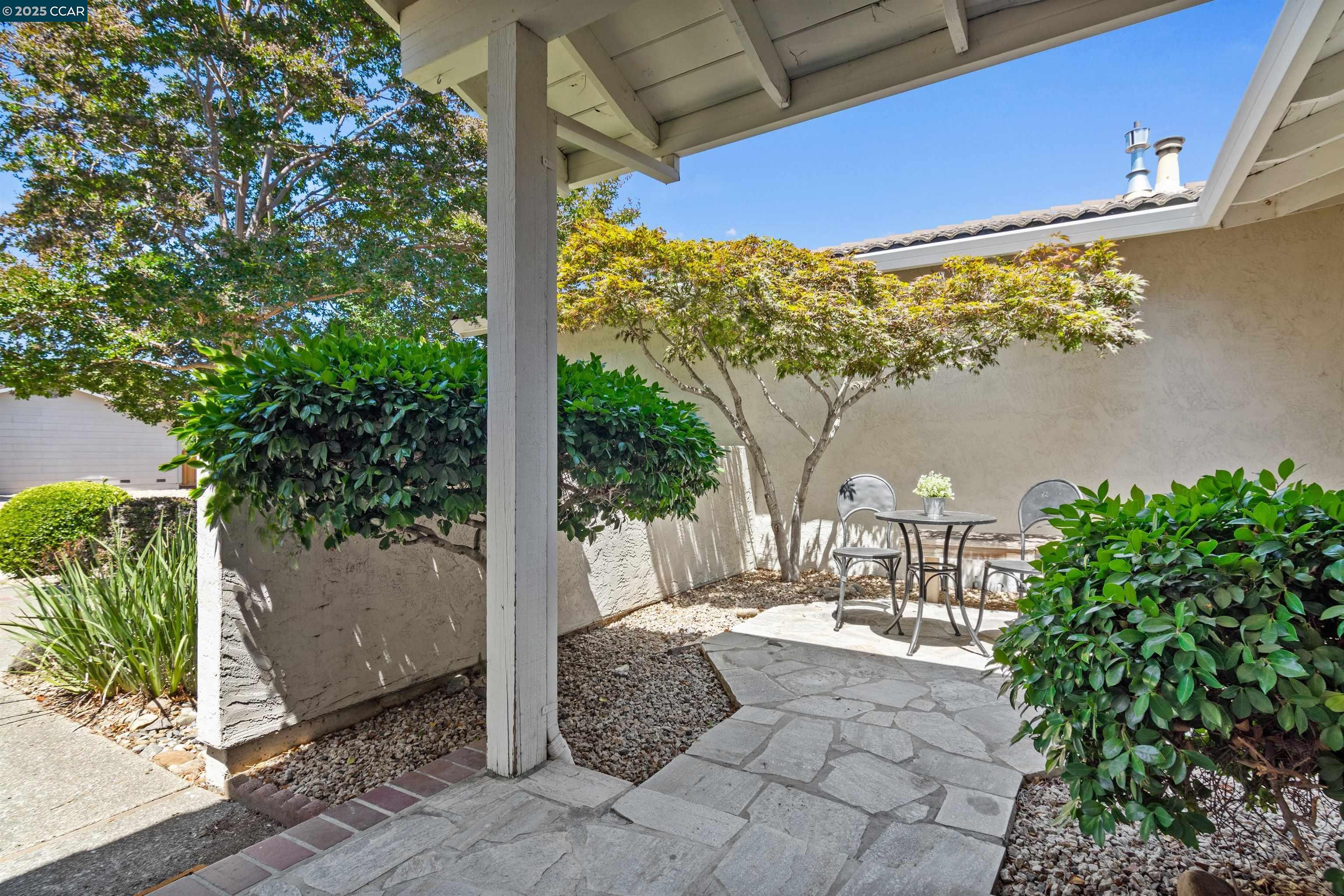 Detail Gallery Image 3 of 47 For 2094 Trestle Glen Rd, Walnut Creek,  CA 94598 - 4 Beds | 2/1 Baths