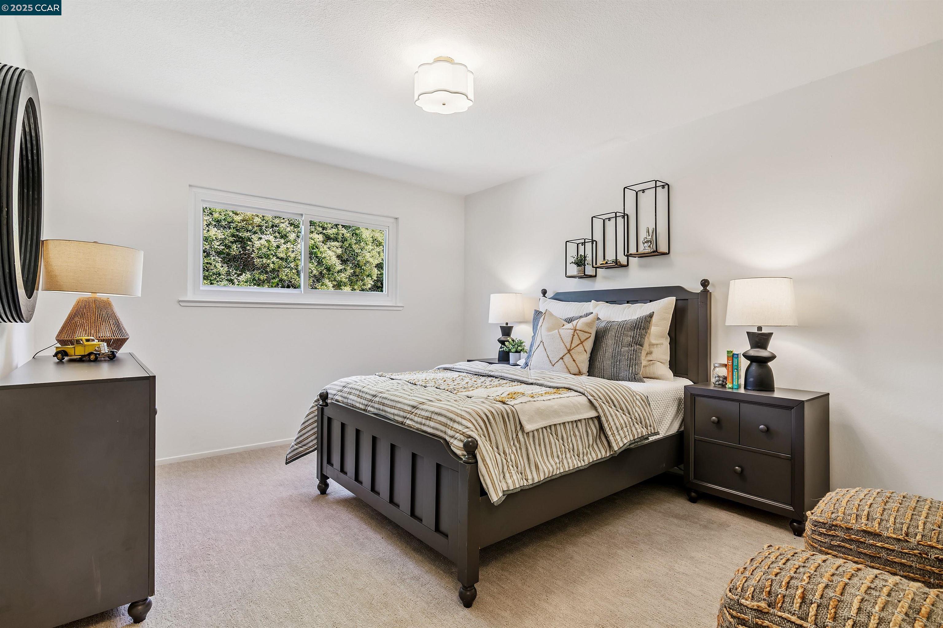 Detail Gallery Image 22 of 47 For 2094 Trestle Glen Rd, Walnut Creek,  CA 94598 - 4 Beds | 2/1 Baths