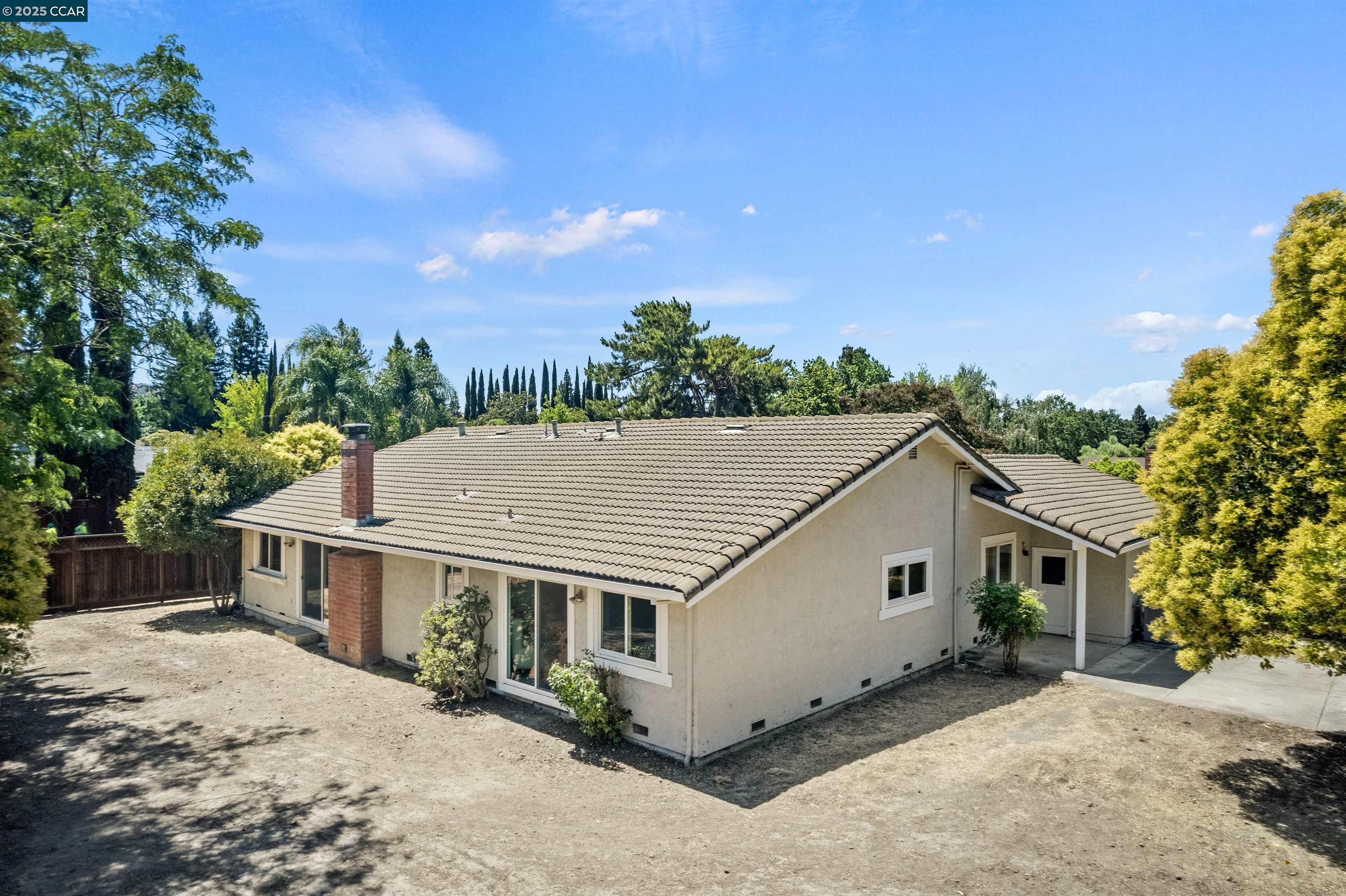 Detail Gallery Image 29 of 47 For 2094 Trestle Glen Rd, Walnut Creek,  CA 94598 - 4 Beds | 2/1 Baths