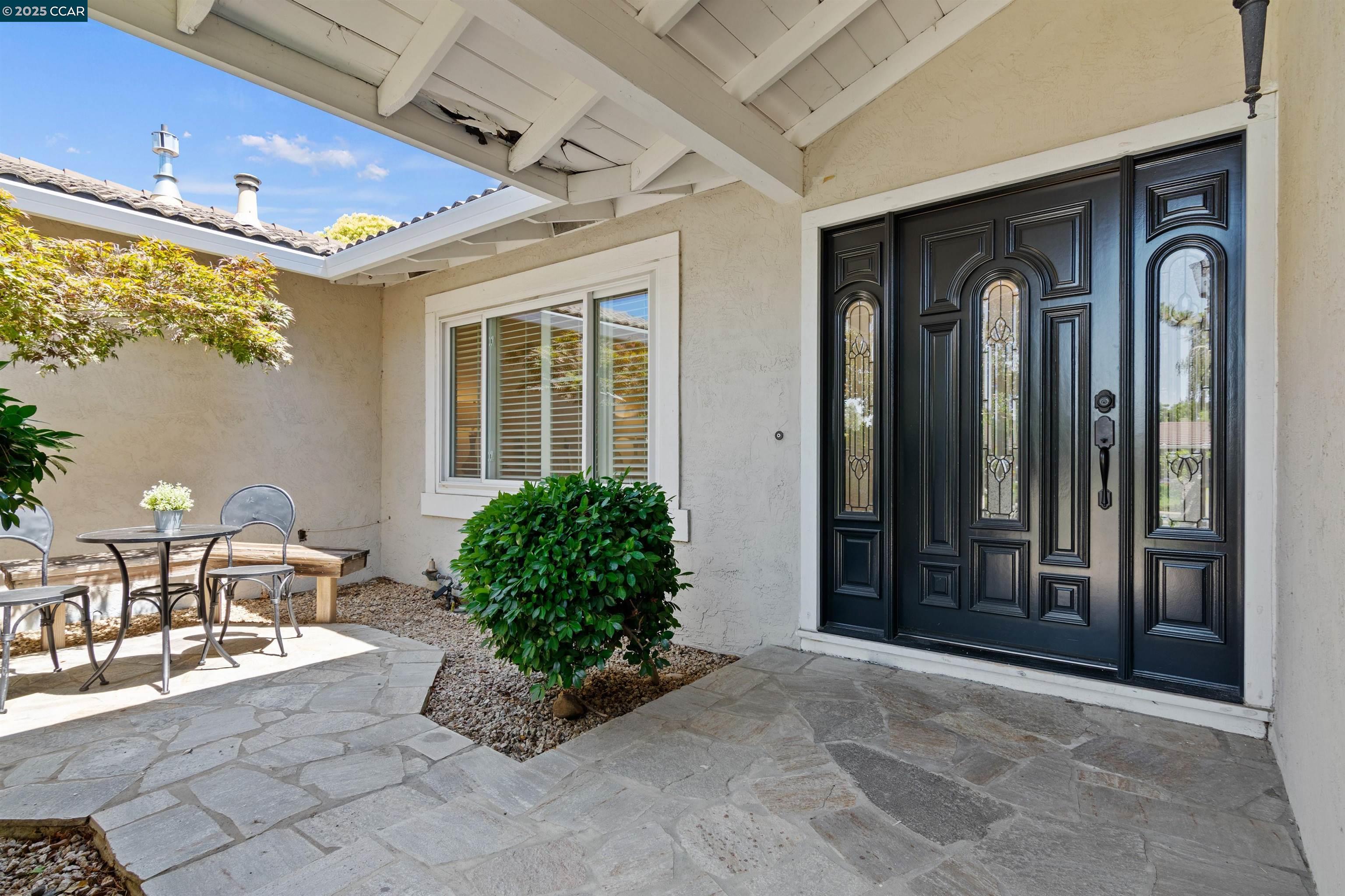 Detail Gallery Image 4 of 47 For 2094 Trestle Glen Rd, Walnut Creek,  CA 94598 - 4 Beds | 2/1 Baths
