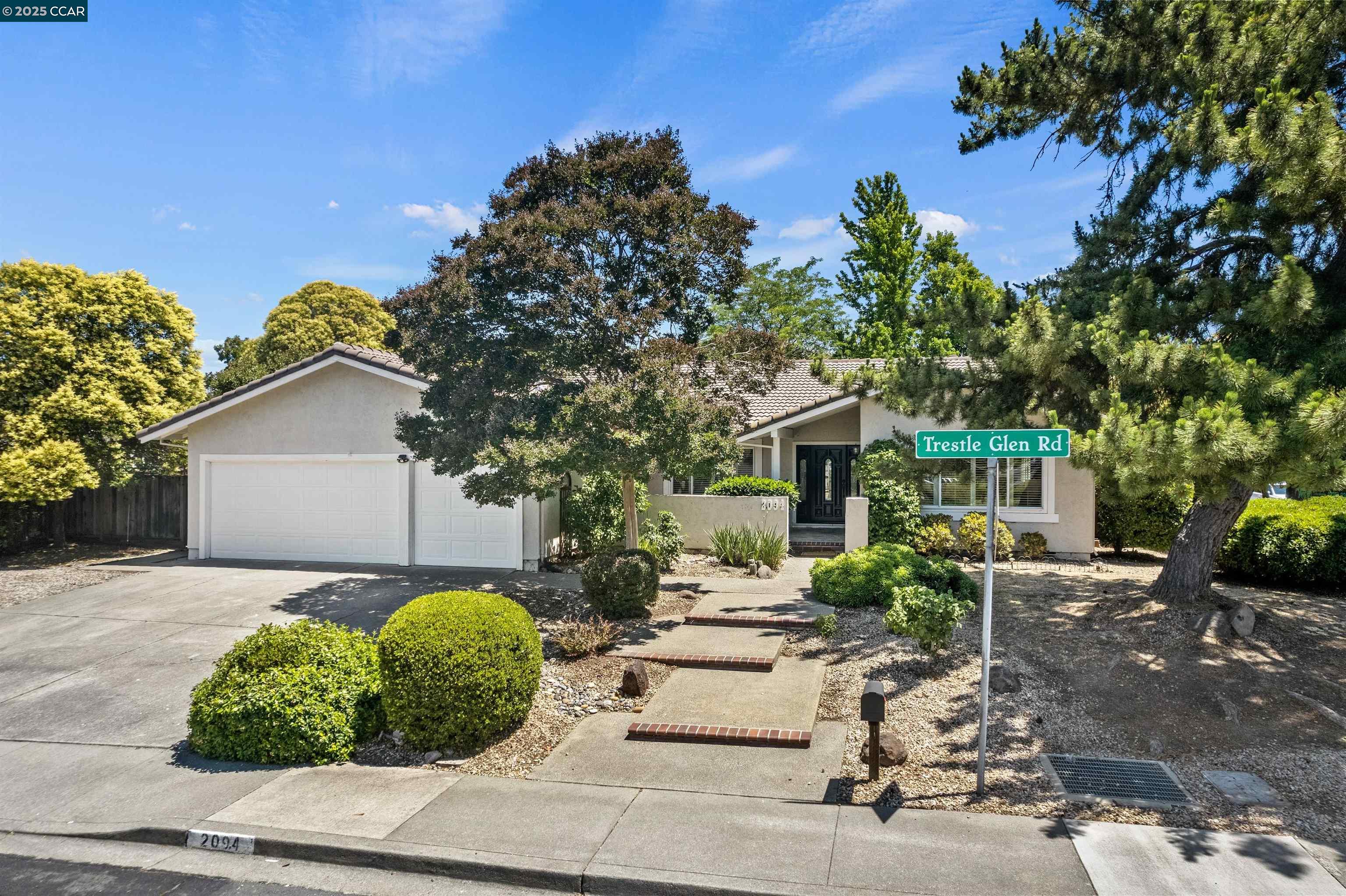 Detail Gallery Image 34 of 47 For 2094 Trestle Glen Rd, Walnut Creek,  CA 94598 - 4 Beds | 2/1 Baths