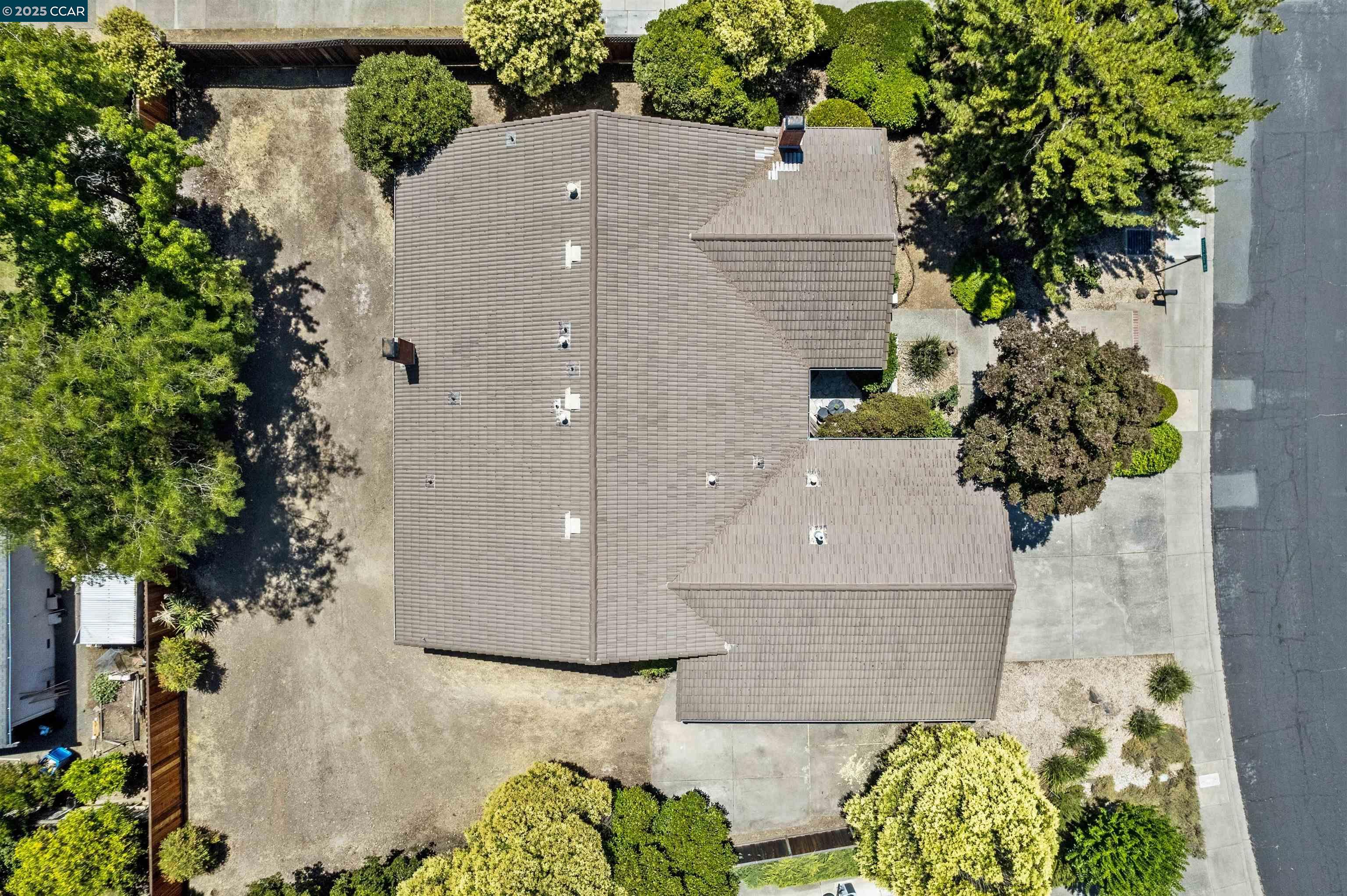 Detail Gallery Image 37 of 47 For 2094 Trestle Glen Rd, Walnut Creek,  CA 94598 - 4 Beds | 2/1 Baths